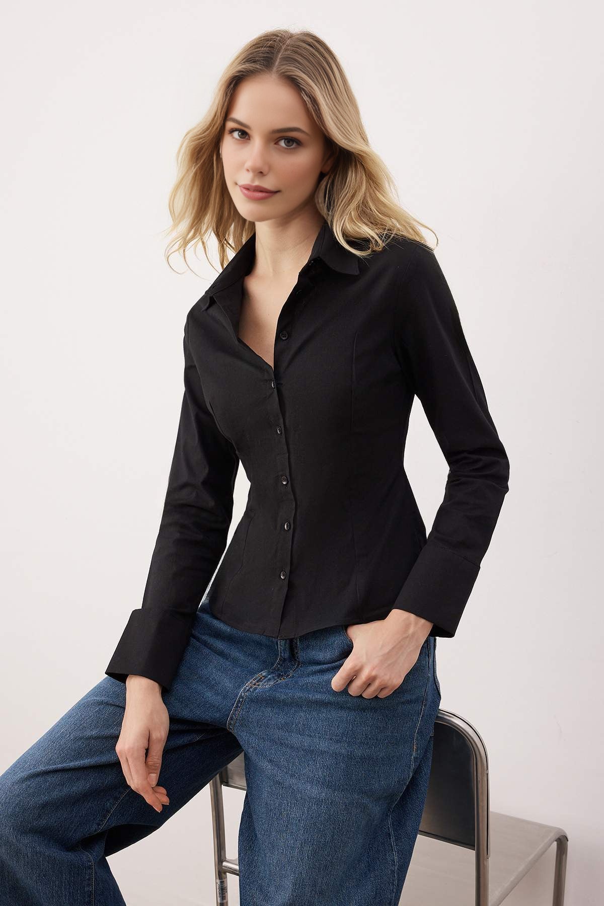 Waist-Fitting Cotton Woven Shirt