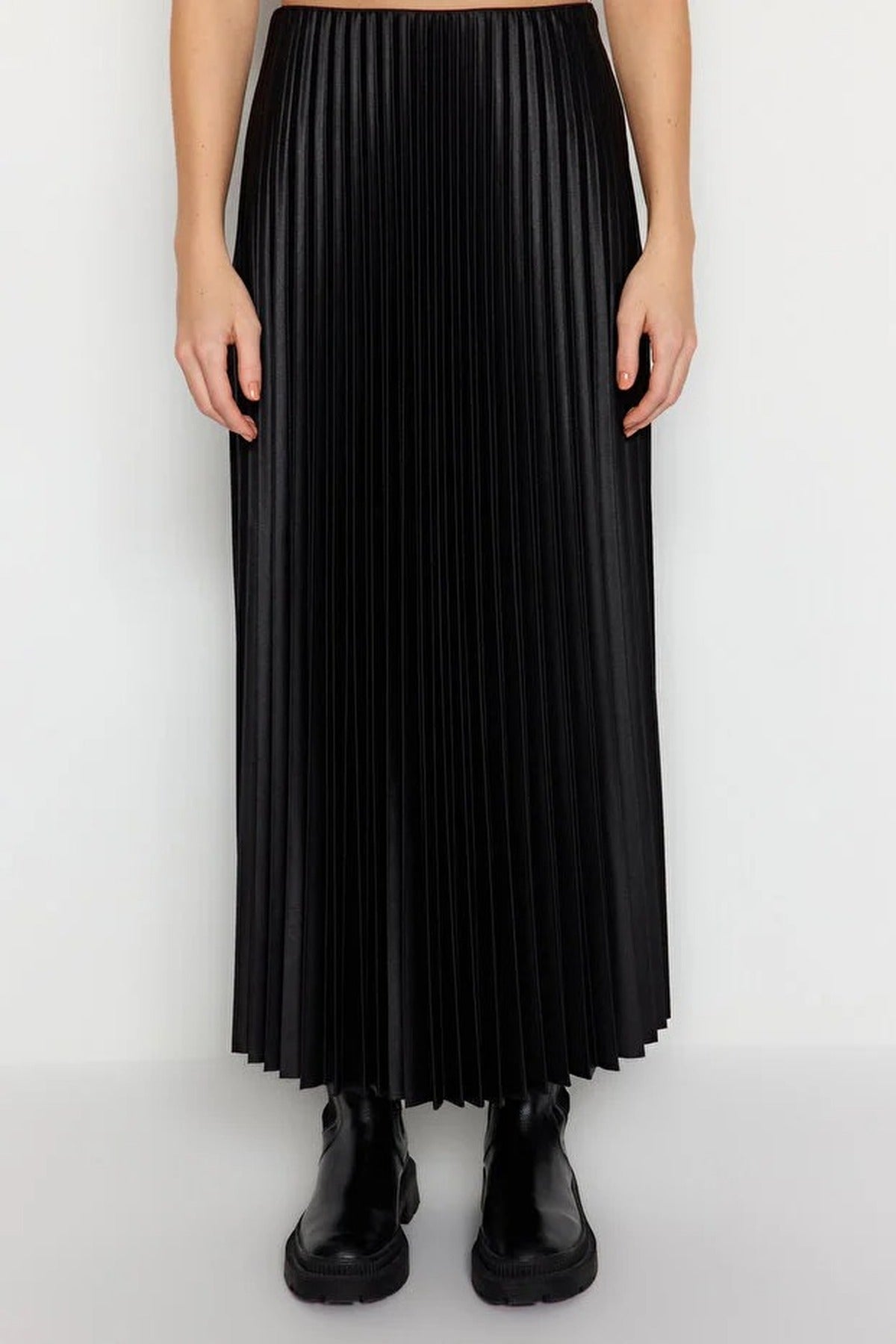 Pleated Maxi Stretch Knit Skirt