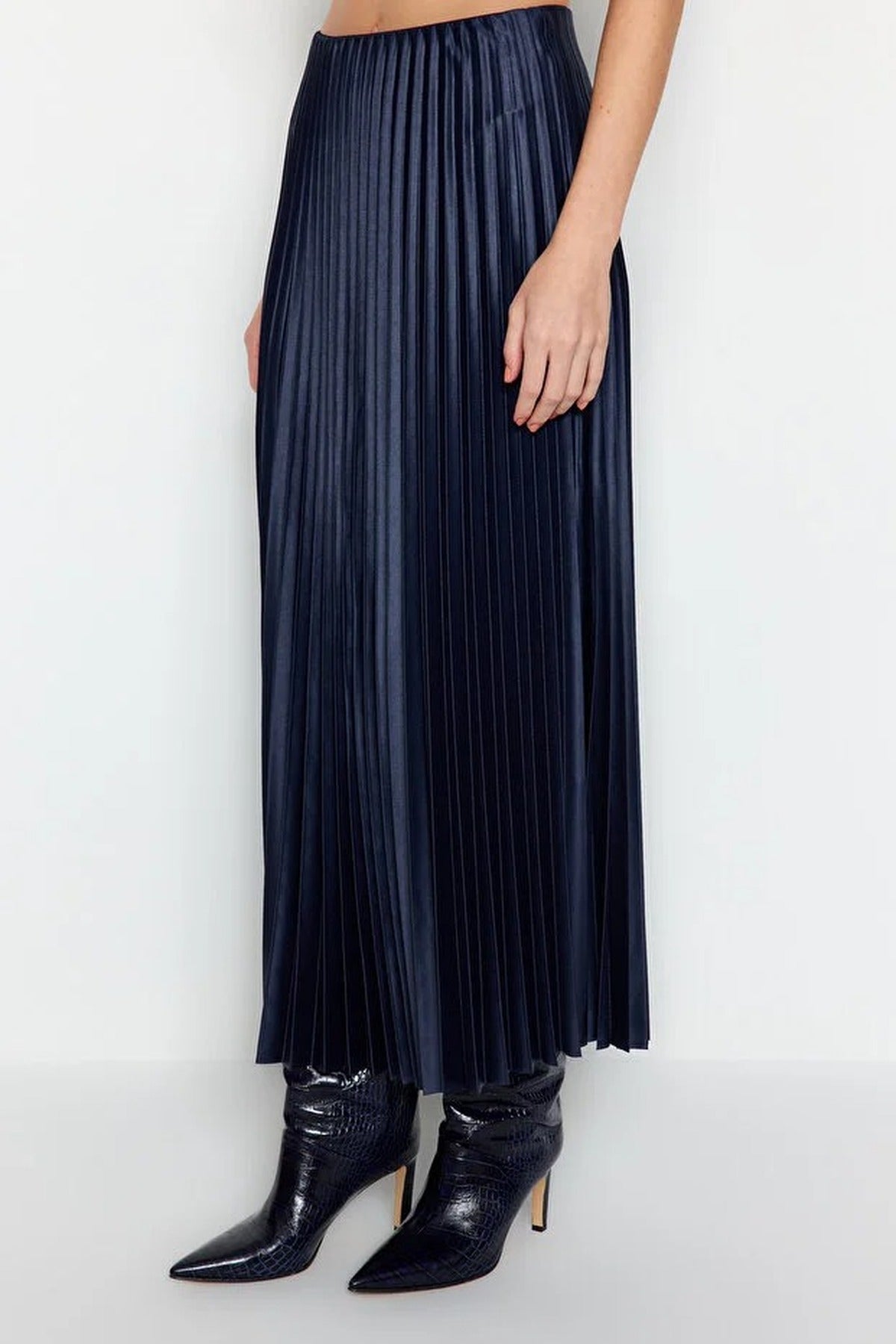 Pleated Maxi Stretch Knit Skirt