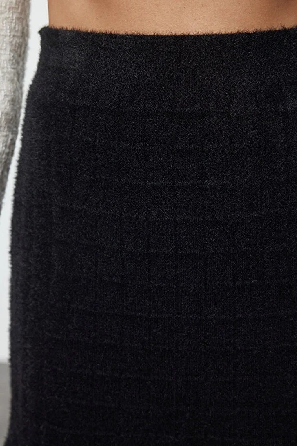 Knit Skirt with Feathered Thread and Ruffle Detail