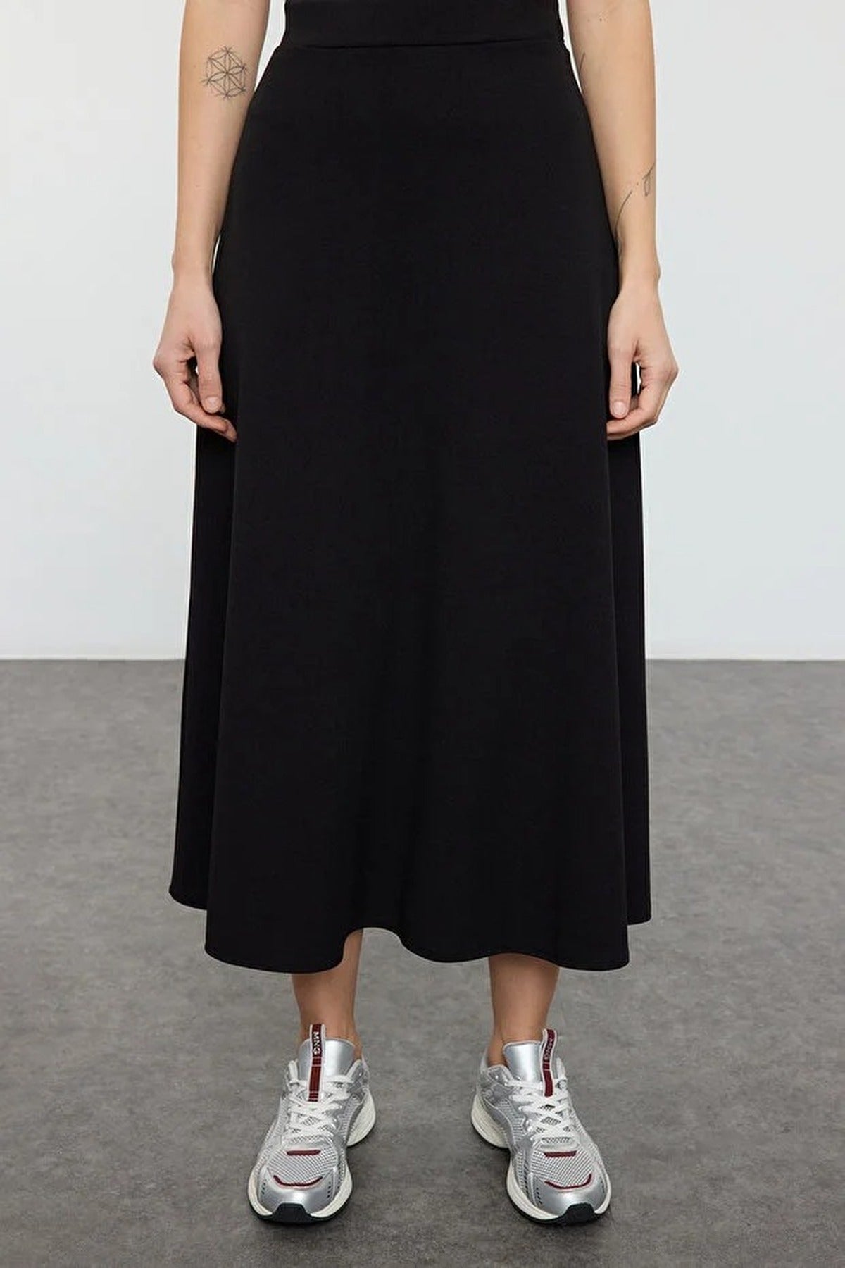 Crepe Flared Long Knit Skirt