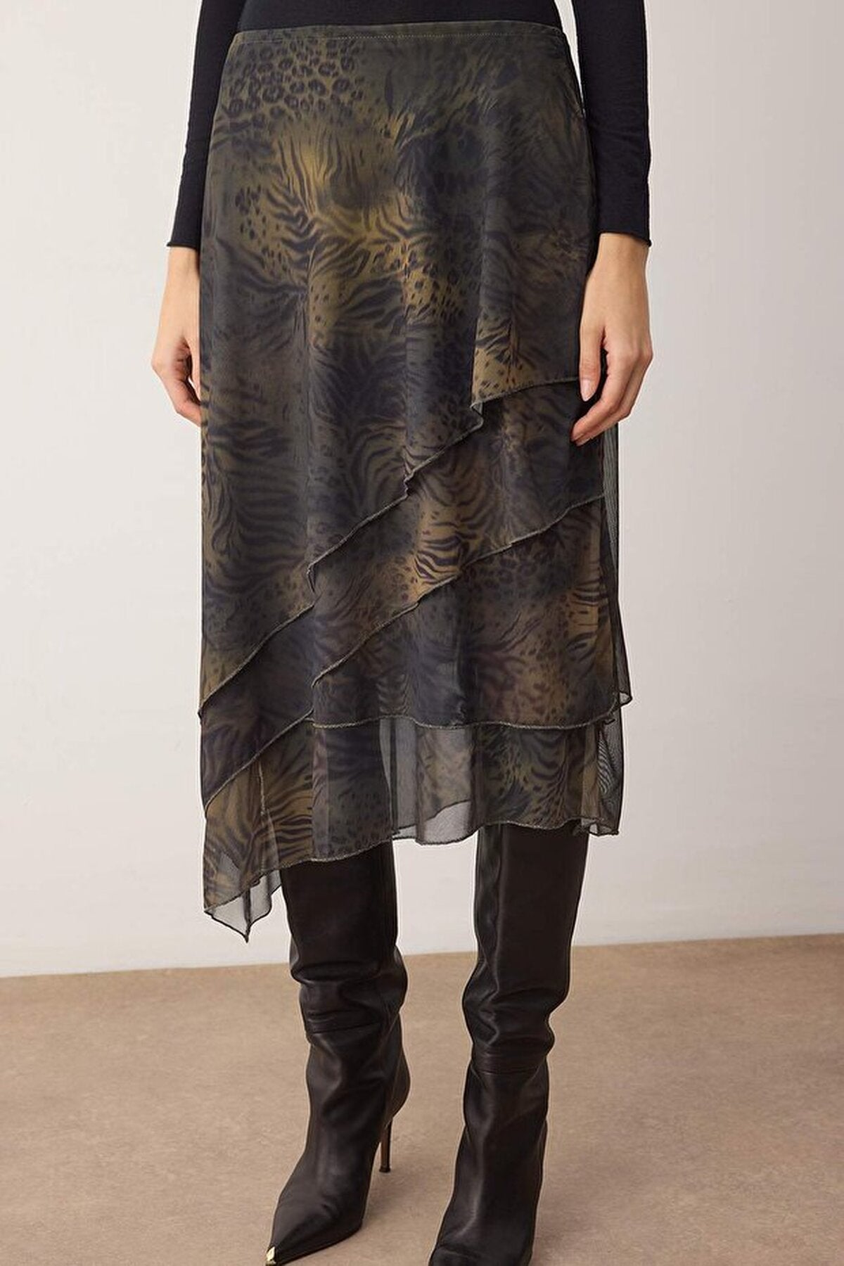 Ruffled Abstract Pattern Knitted Skirt