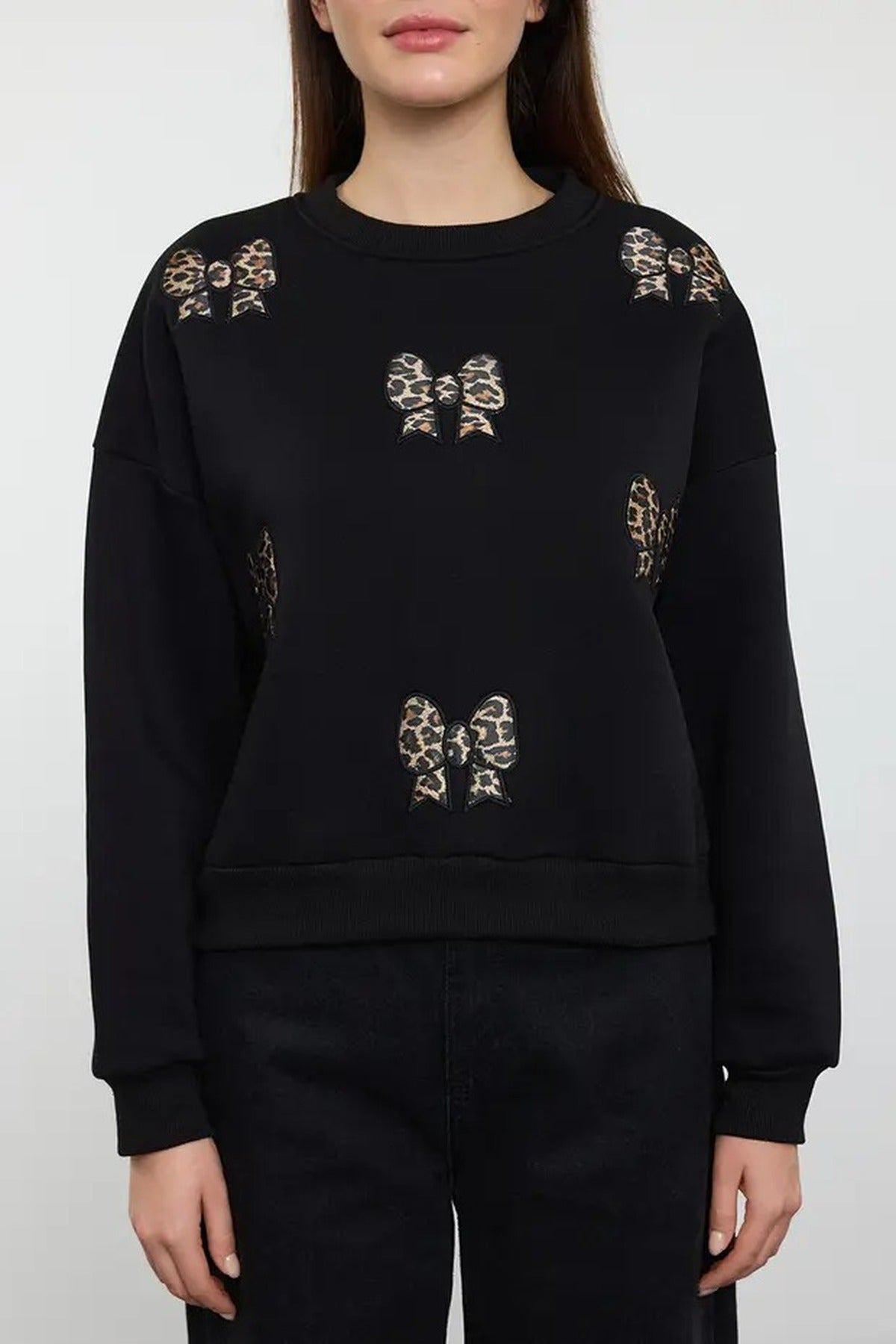 Leopard Ribbon Embroidered Knit Fleece Sweatshirt