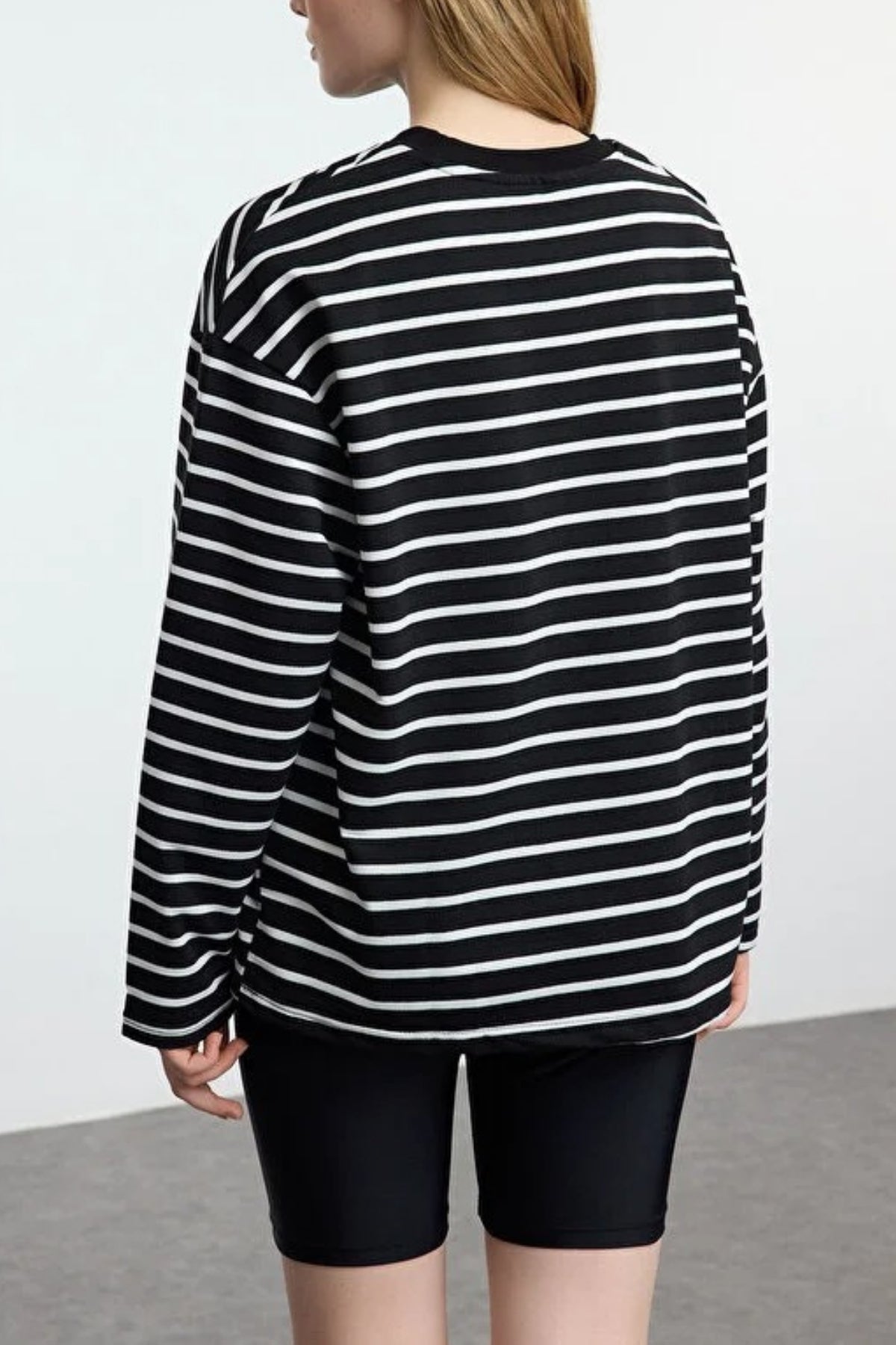 Striped Crew Neck Thin Knit Sweatshirt