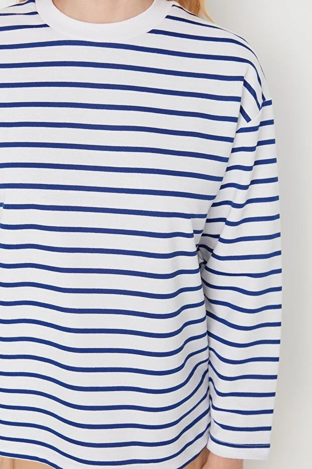 Striped Crew Neck Thin Knit Sweatshirt