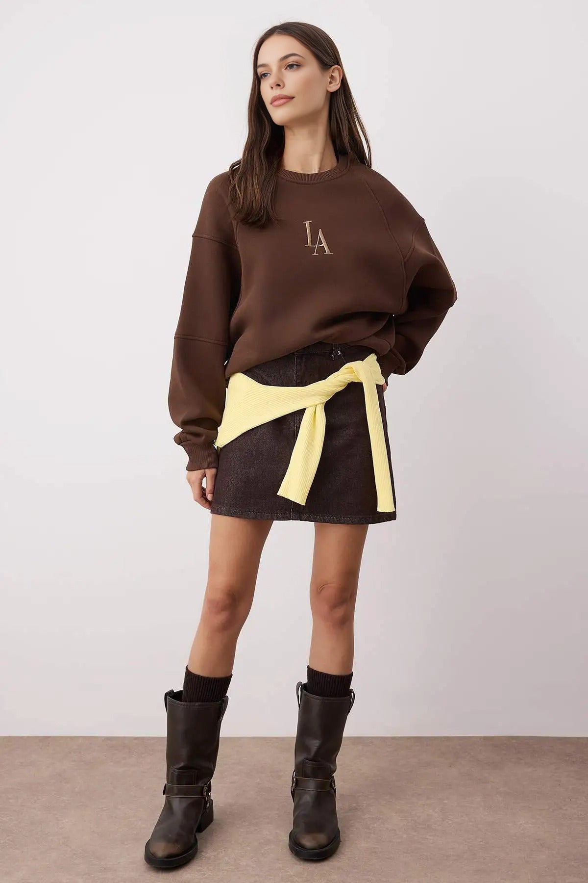 Crew Neck Embroidered Thick Fleece Knit Sweatshirt