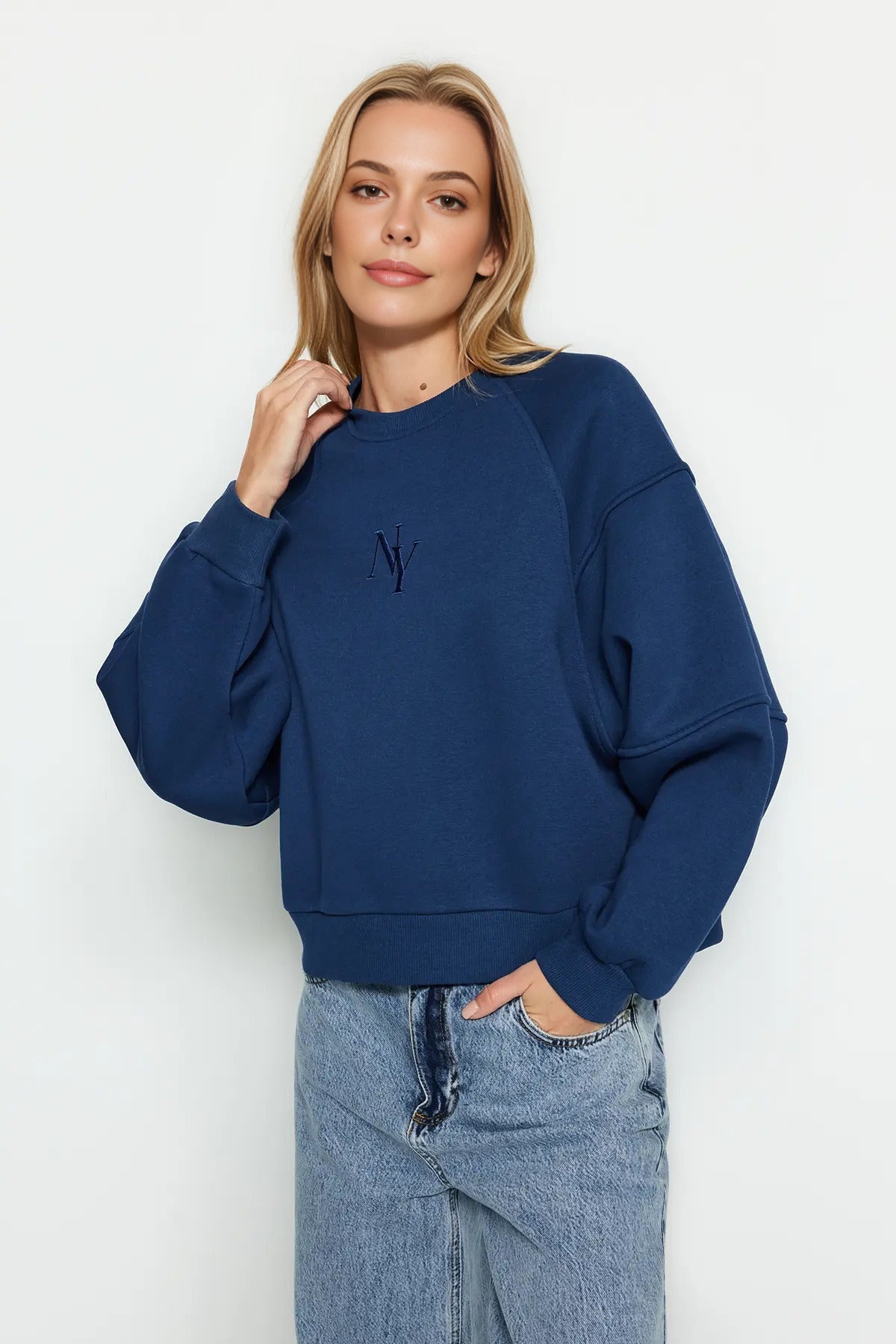 Crew Neck Embroidered Thick Fleece Knit Sweatshirt