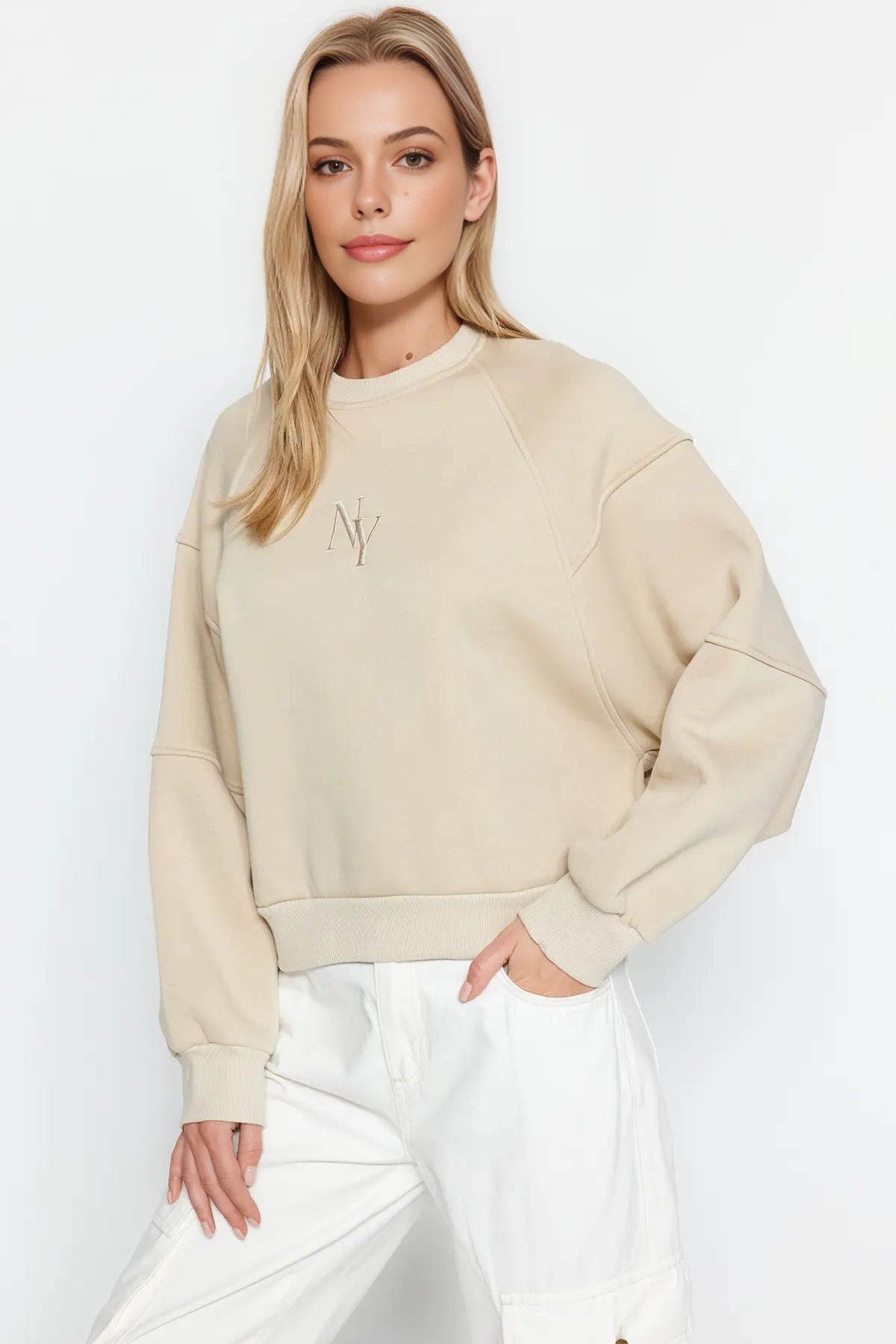 Crew Neck Embroidered Thick Fleece Knit Sweatshirt