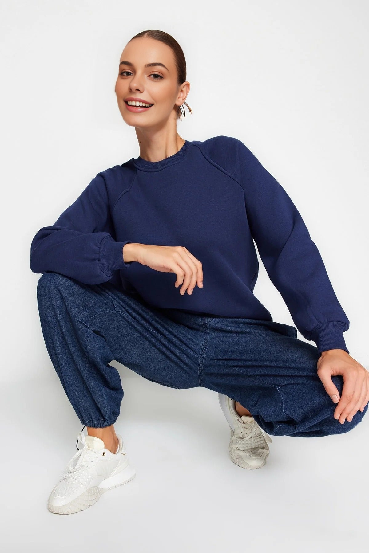 Basic Raglan Sleeve Crew Neck Knit Sweatshirt