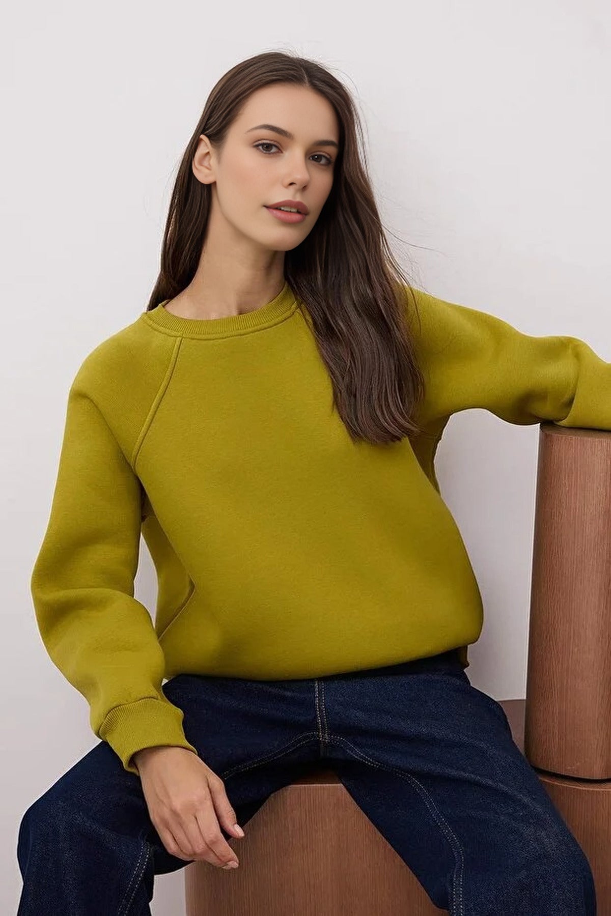 Basic Raglan Sleeve Crew Neck Knit Sweatshirt
