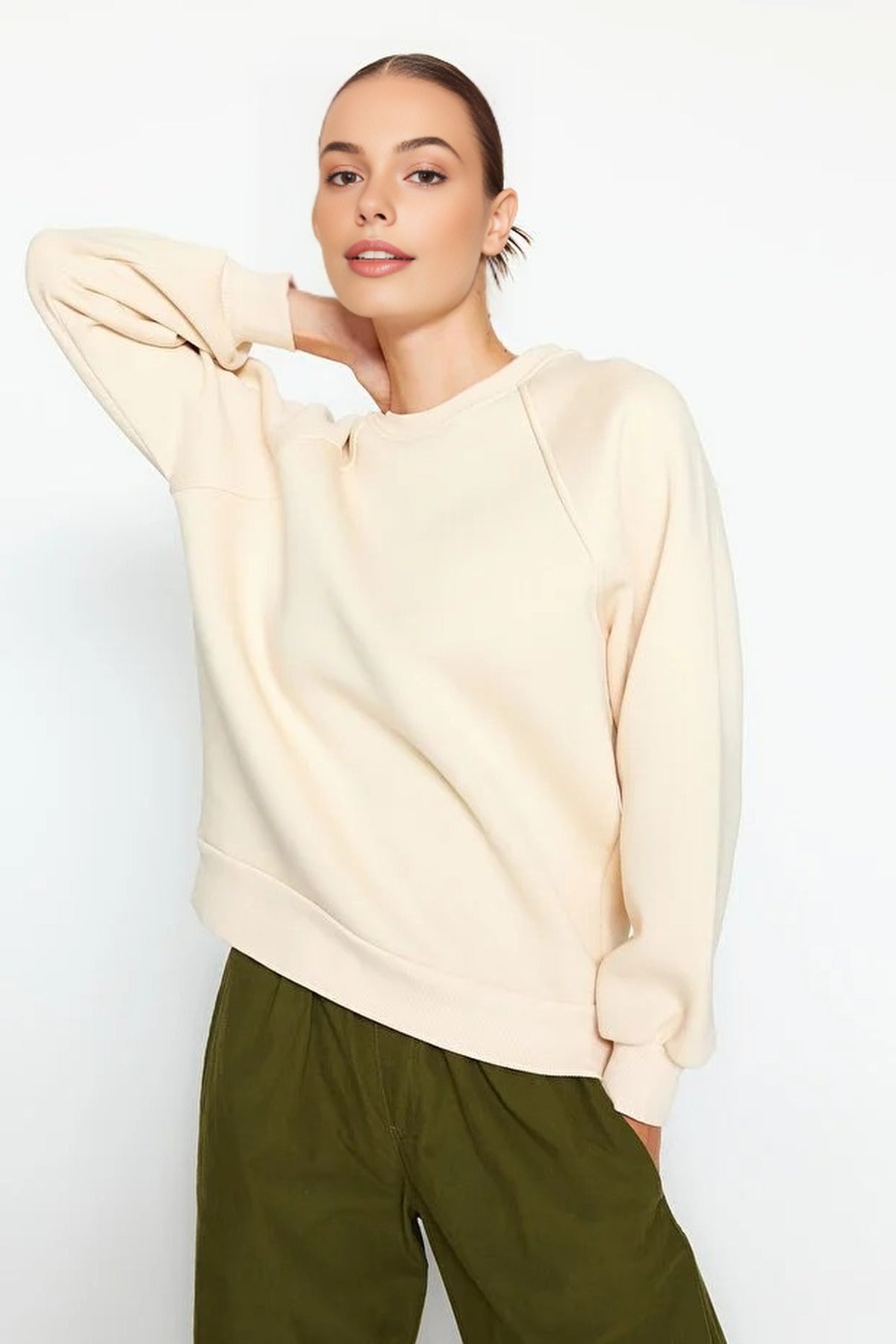 Basic Raglan Sleeve Crew Neck Knit Sweatshirt