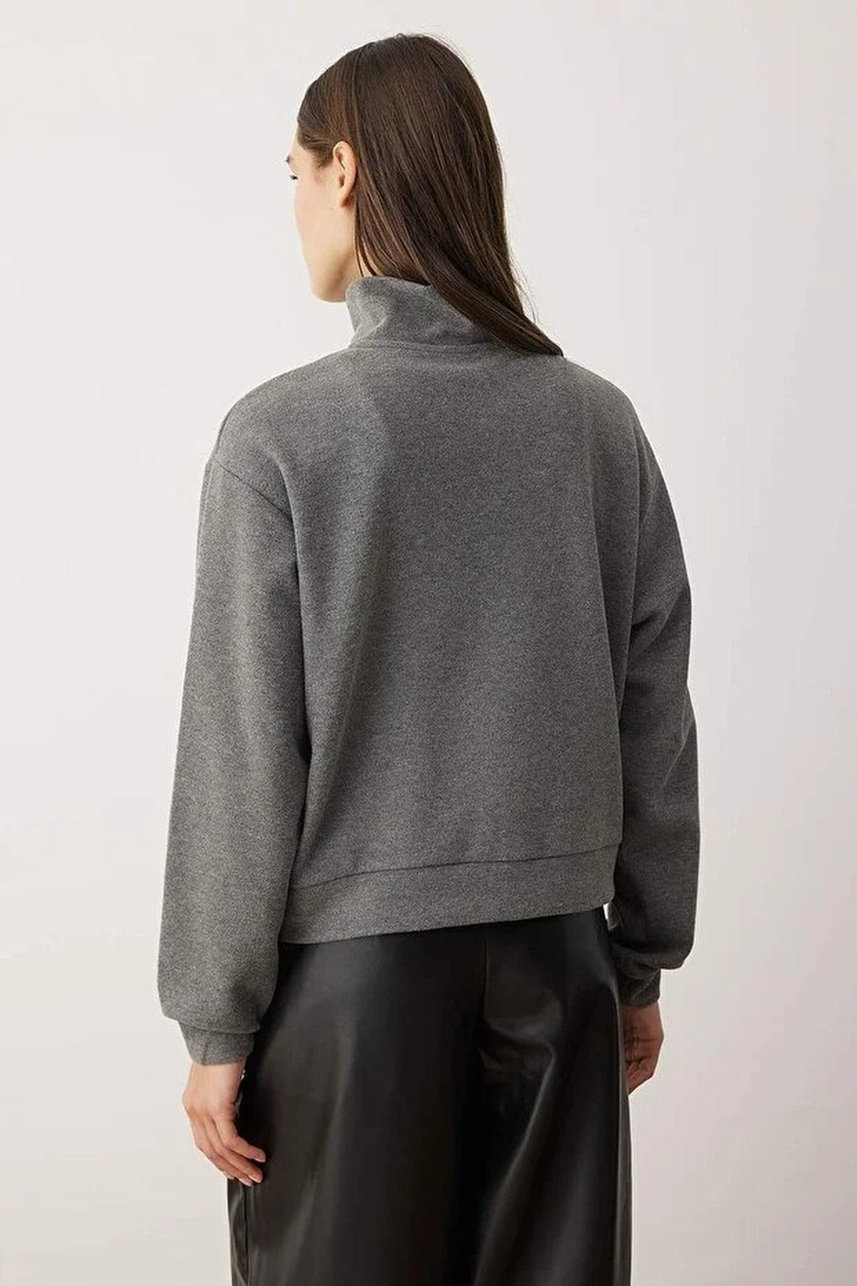 Thick Knit Sweatshirt with Zipper Detail