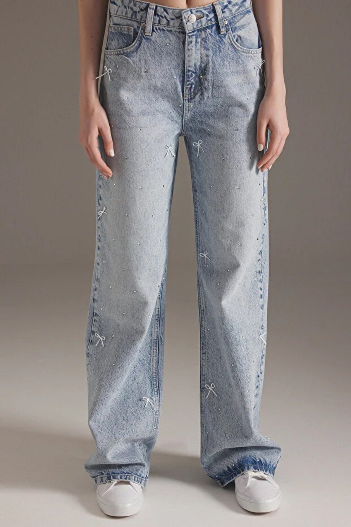 Ribbon/Bow Detailed Stoned Regular Waist Wide Leg Jeans