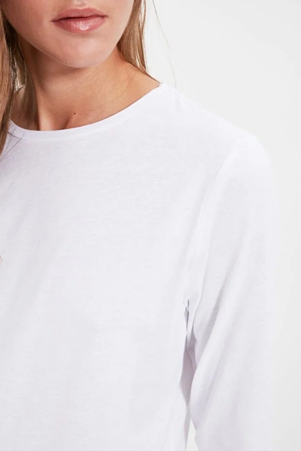 Long Sleeve Crew Neck Basic Knit T-Shirt