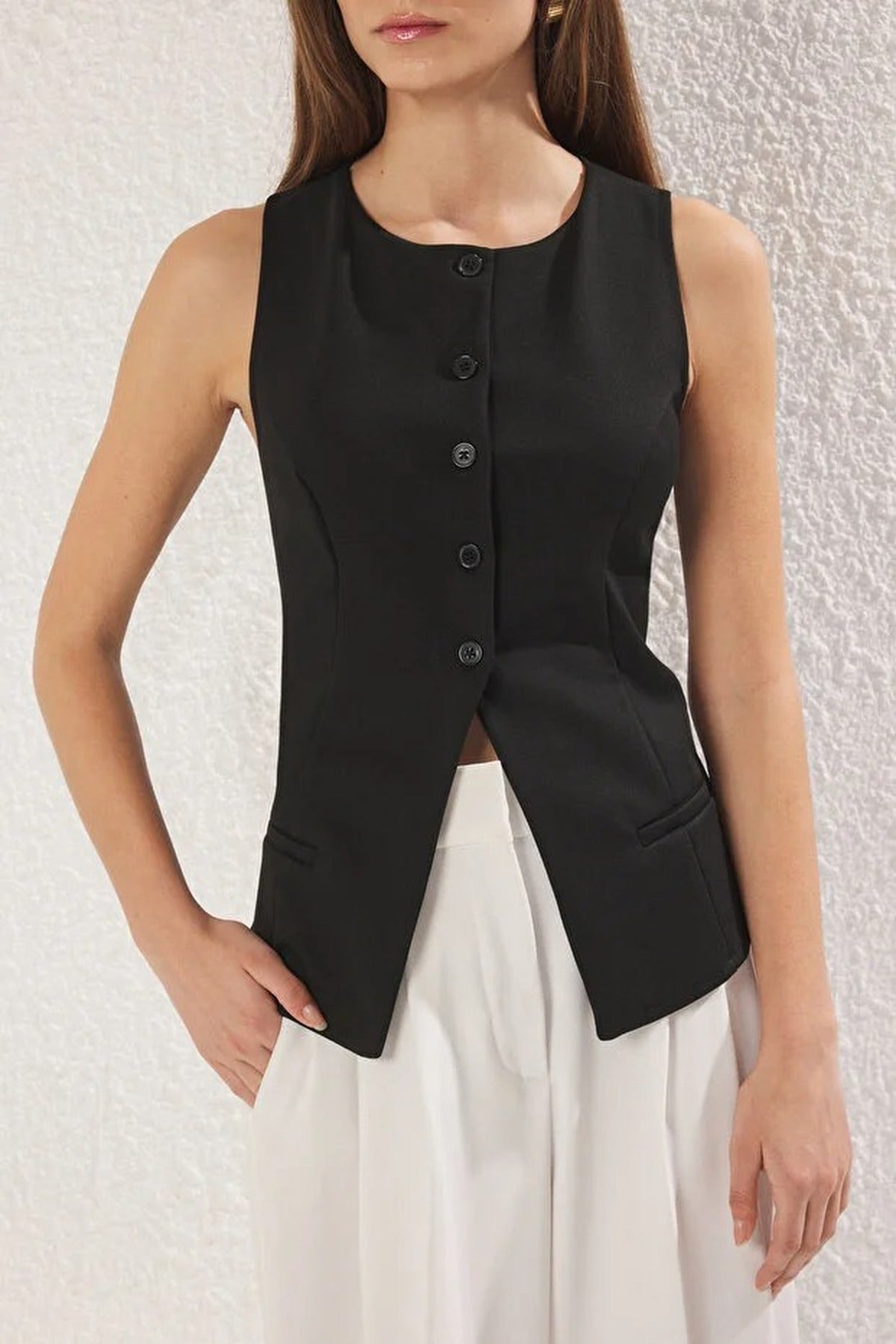 Buttoned Knit Vest with Fleto Pocket Detail