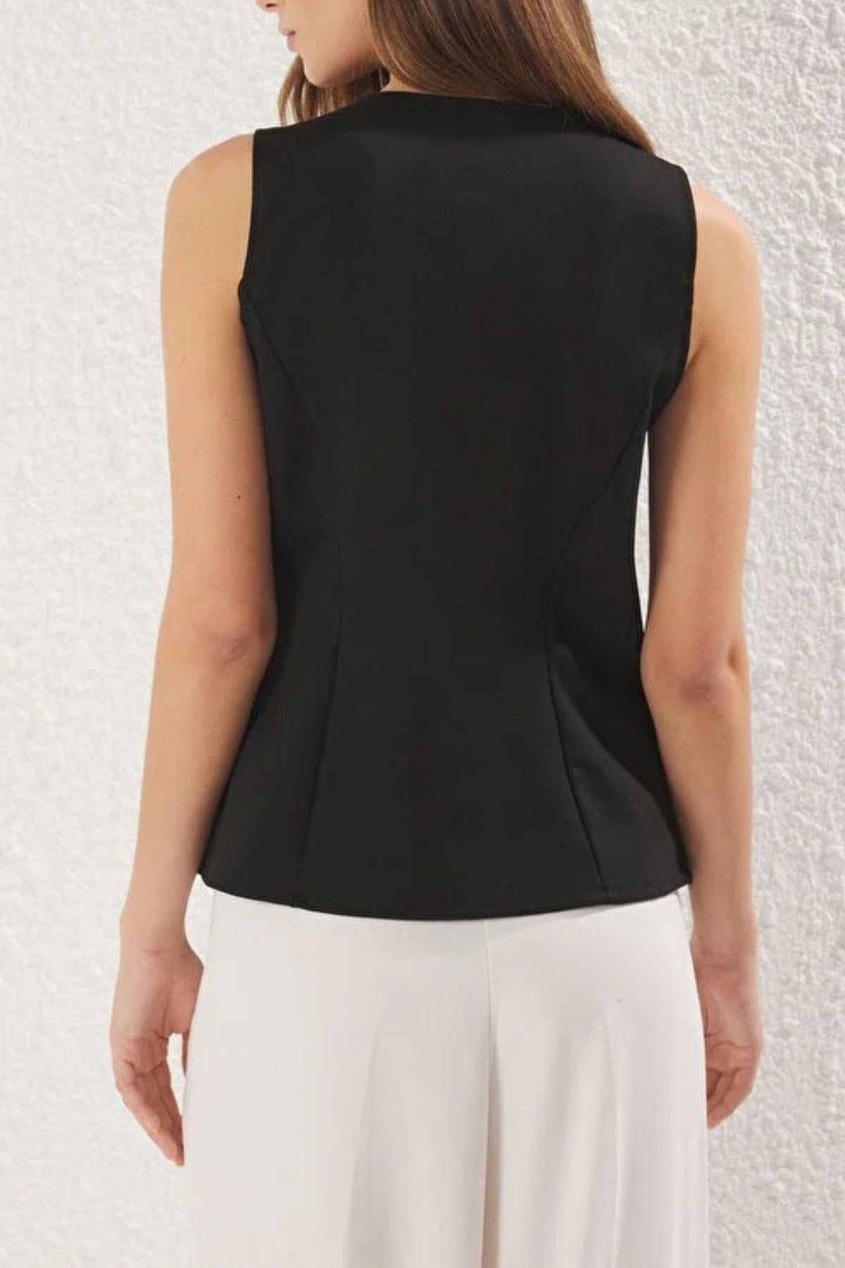 Buttoned Knit Vest with Fleto Pocket Detail