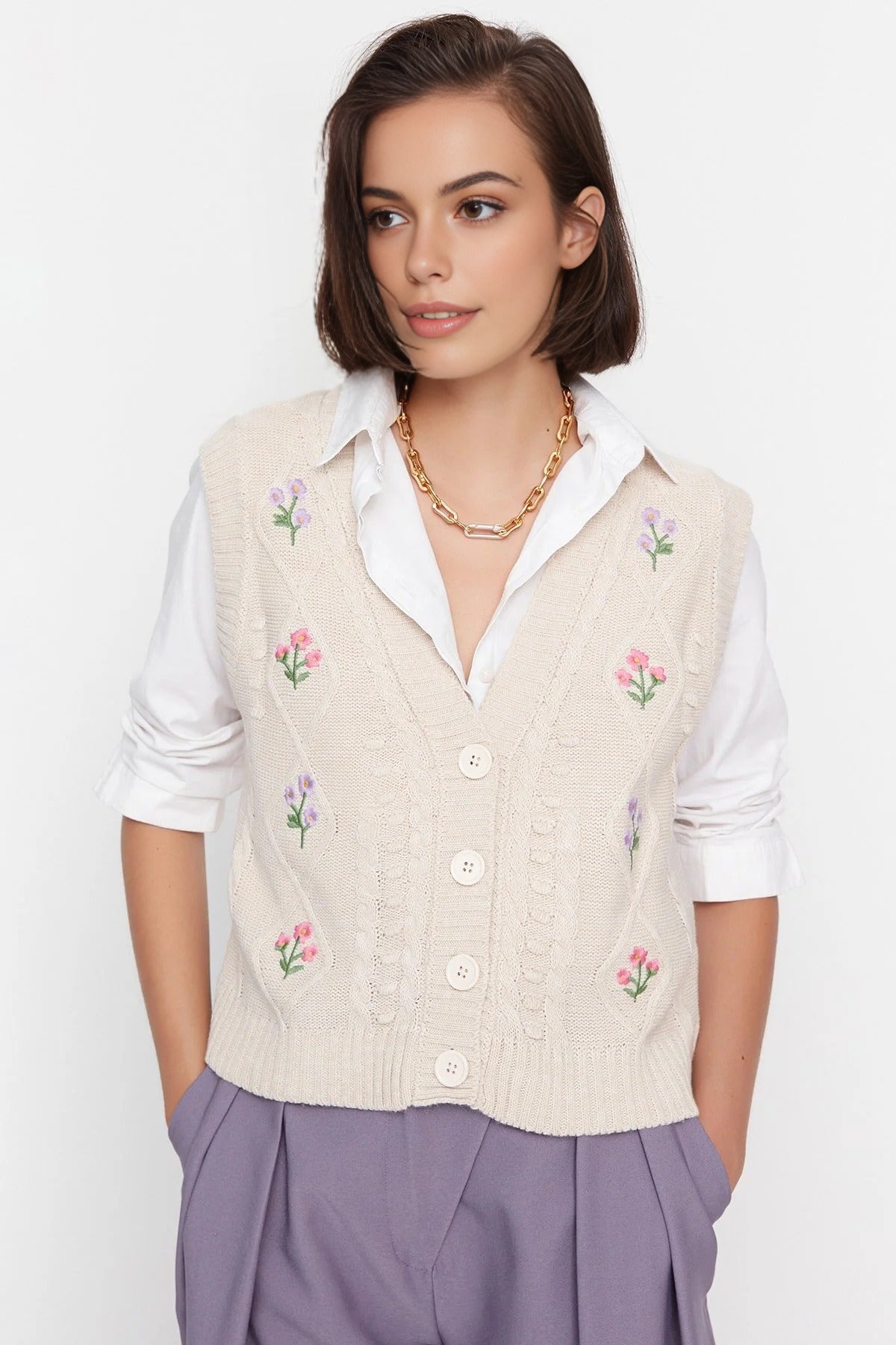 Floral Embroidery Detailed Knit Vest