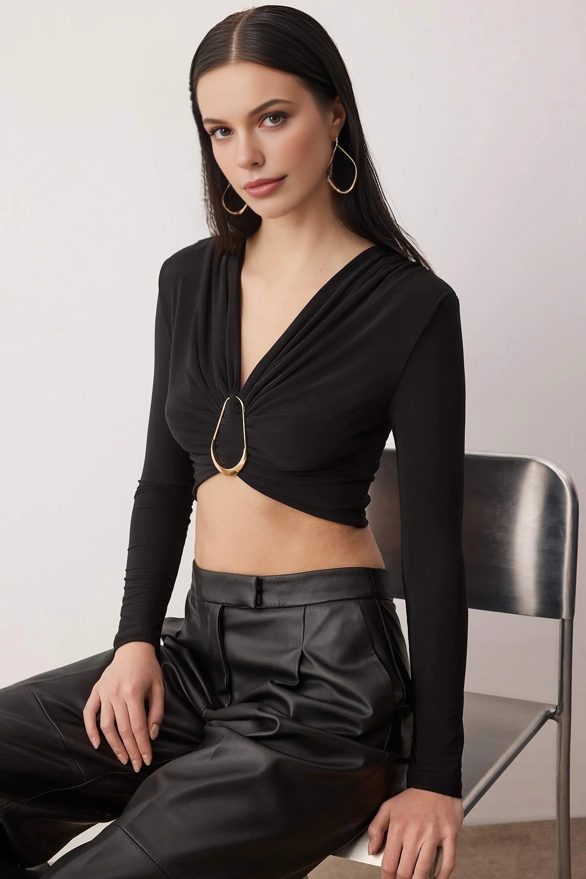 Buckle Detail V-Neck Knit Party Blouse