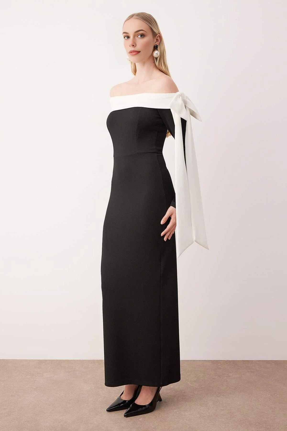 Color-Block Knit Crepe Maxi Unlined Evening Dress with Bow Detail