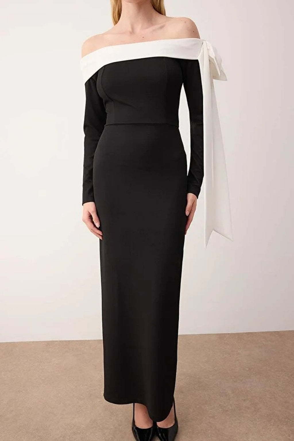 Color-Block Knit Crepe Maxi Unlined Evening Dress with Bow Detail