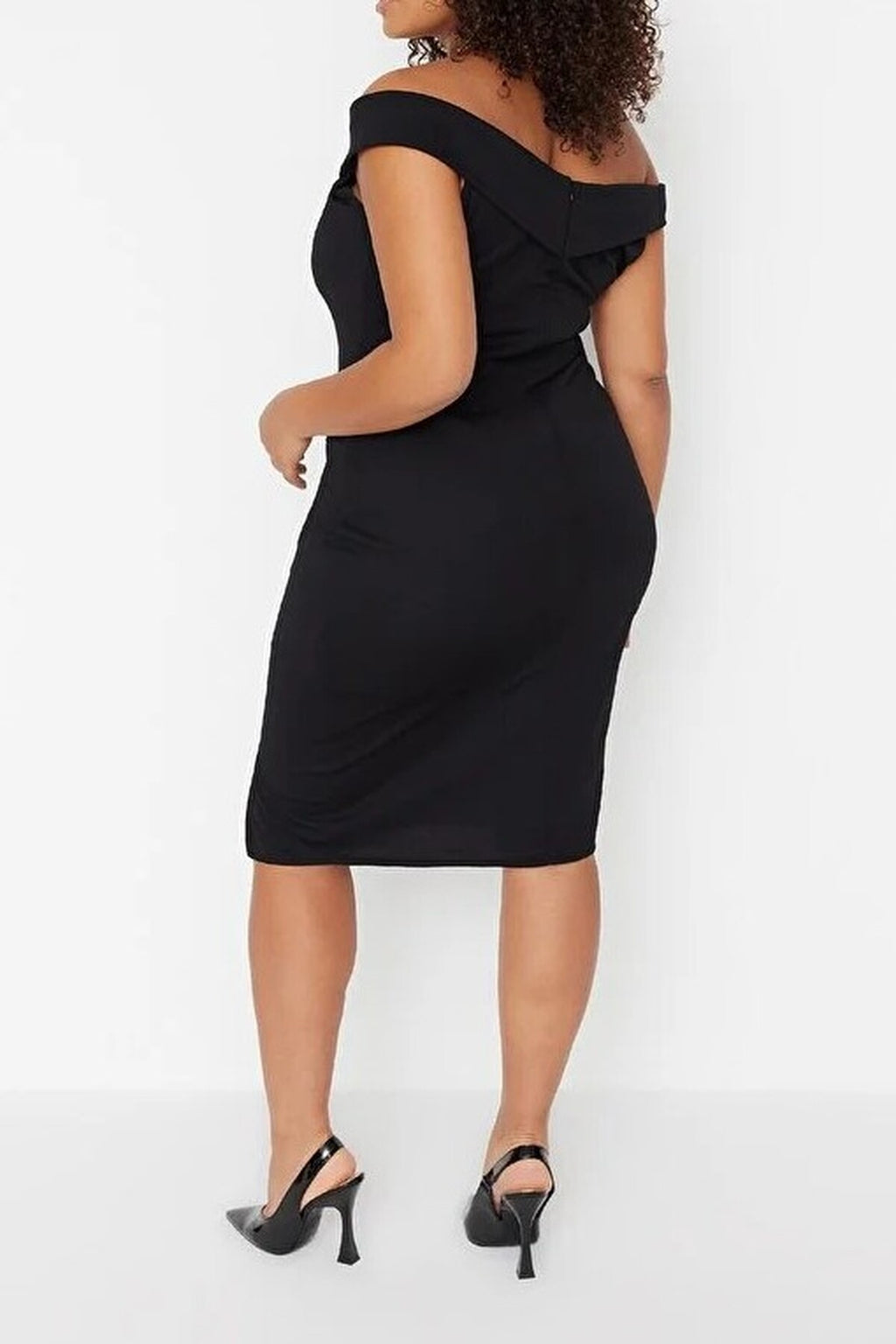 Body-Fitting Knitted Plus Size Dress with Gathering Detail