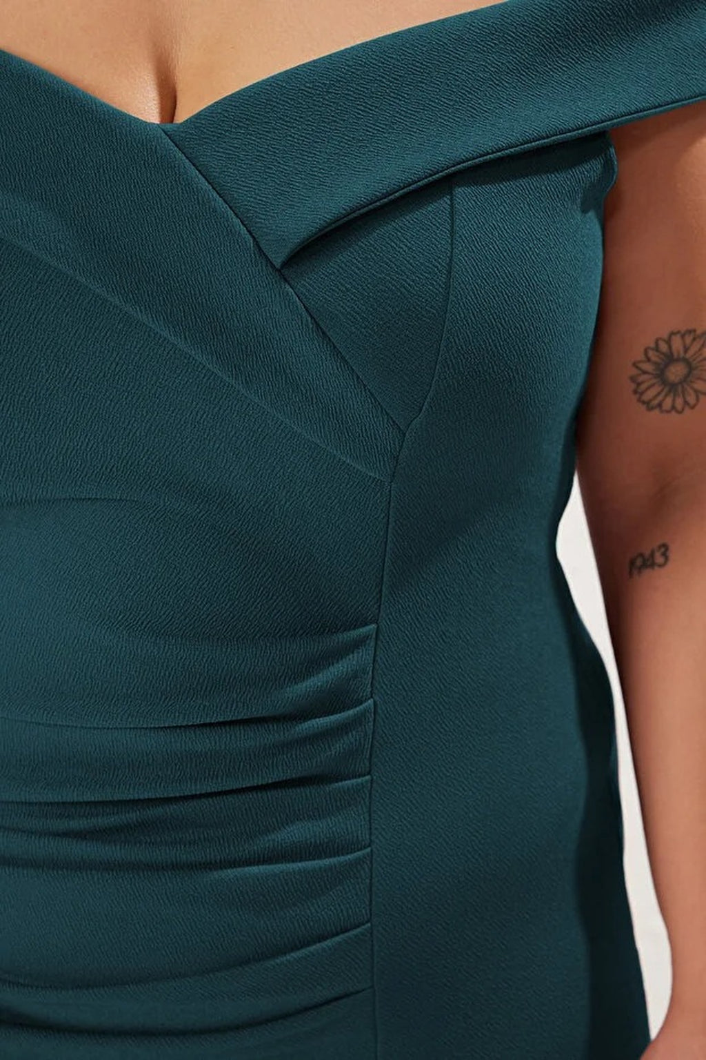 Body-Fitting Knitted Plus Size Dress with Gathering Detail