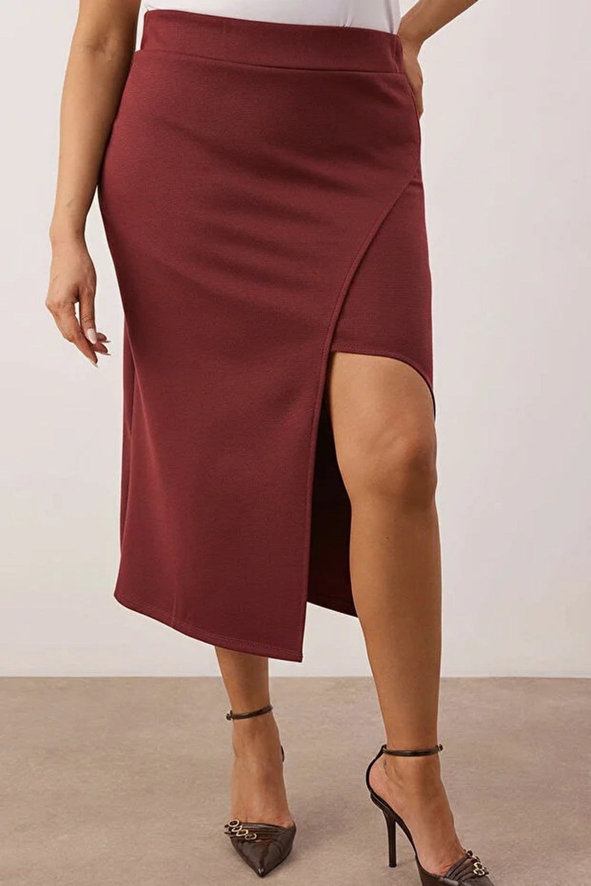 Slit Detail Knitted Stretch Fabric Plus Size Midi Skirt