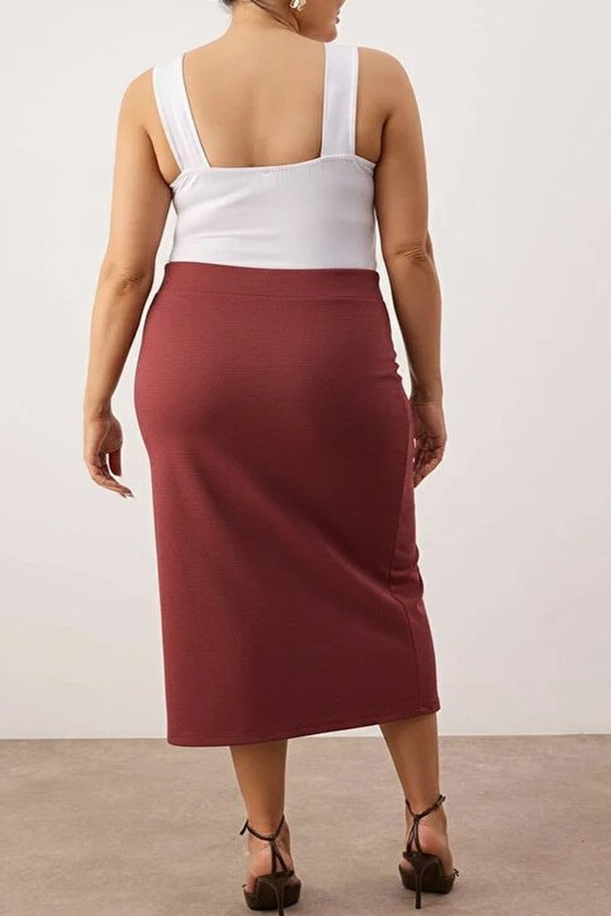 Slit Detail Knitted Stretch Fabric Plus Size Midi Skirt