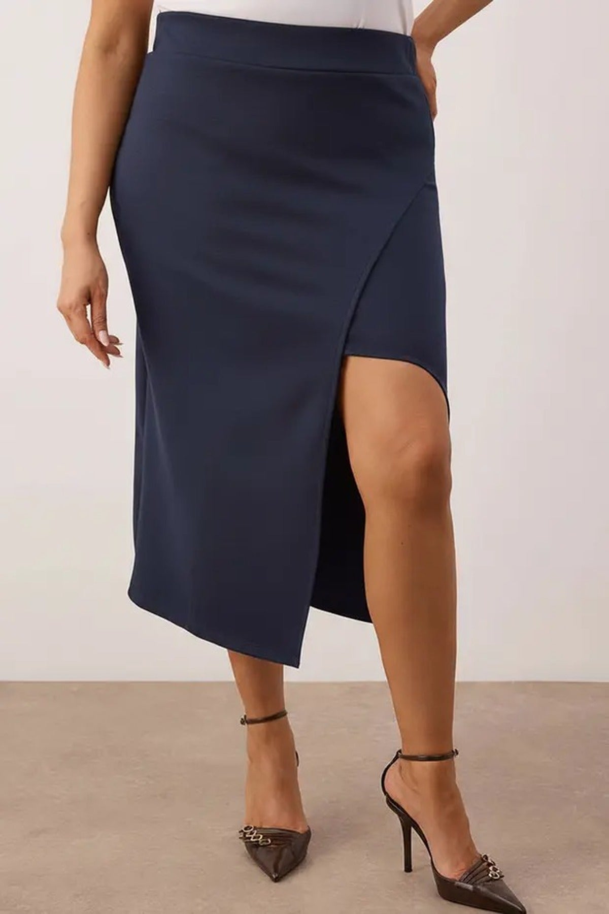 Slit Detail Knitted Stretch Fabric Plus Size Midi Skirt