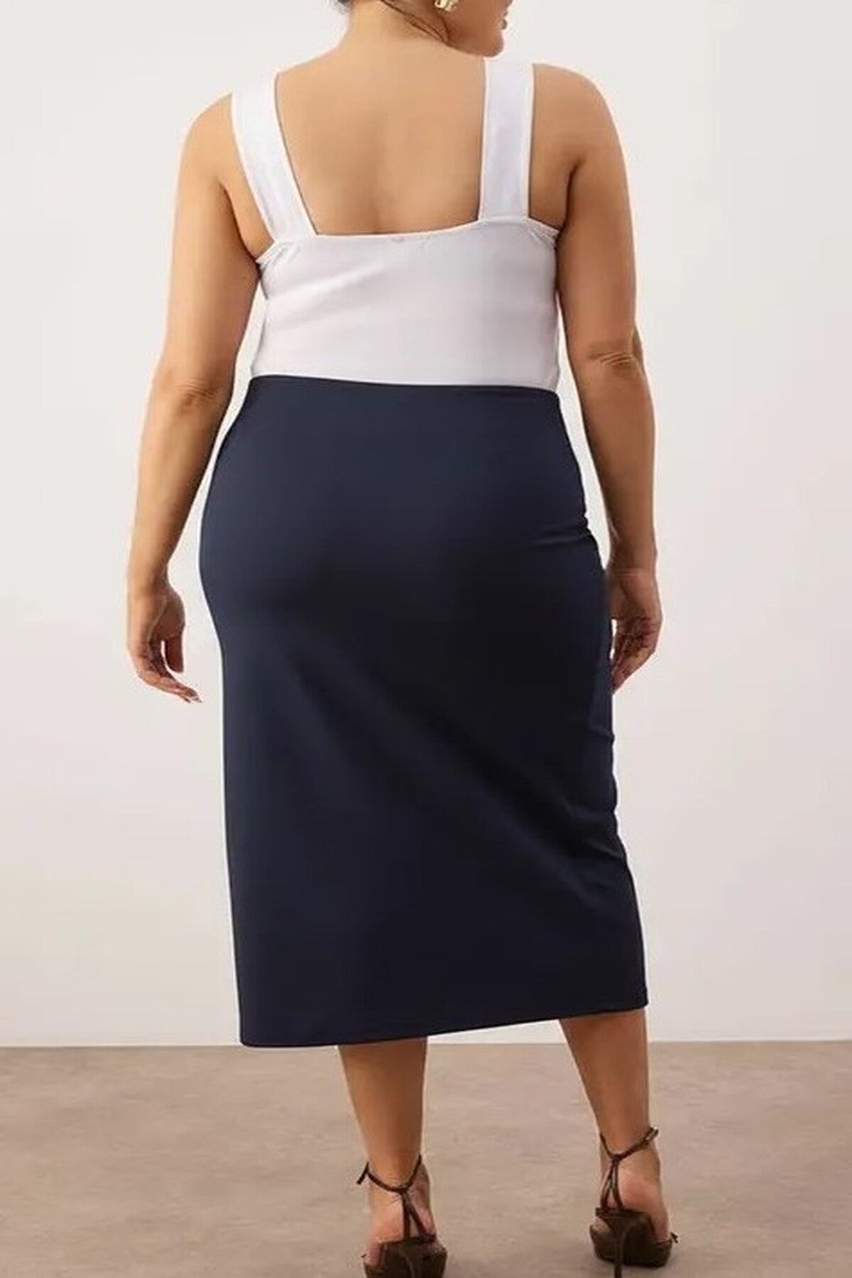 Slit Detail Knitted Stretch Fabric Plus Size Midi Skirt