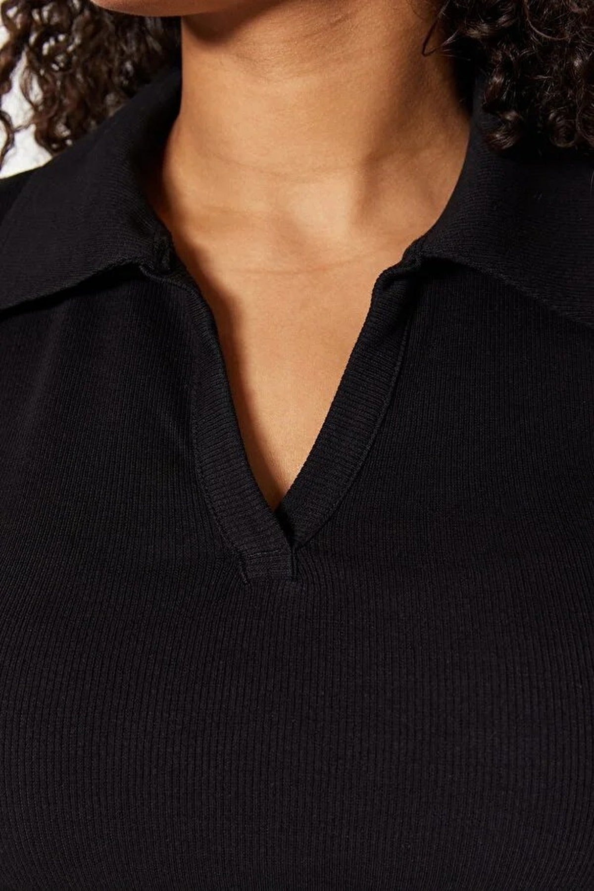 Polo Collar Body-Fitting Ribbed Knit Blouse