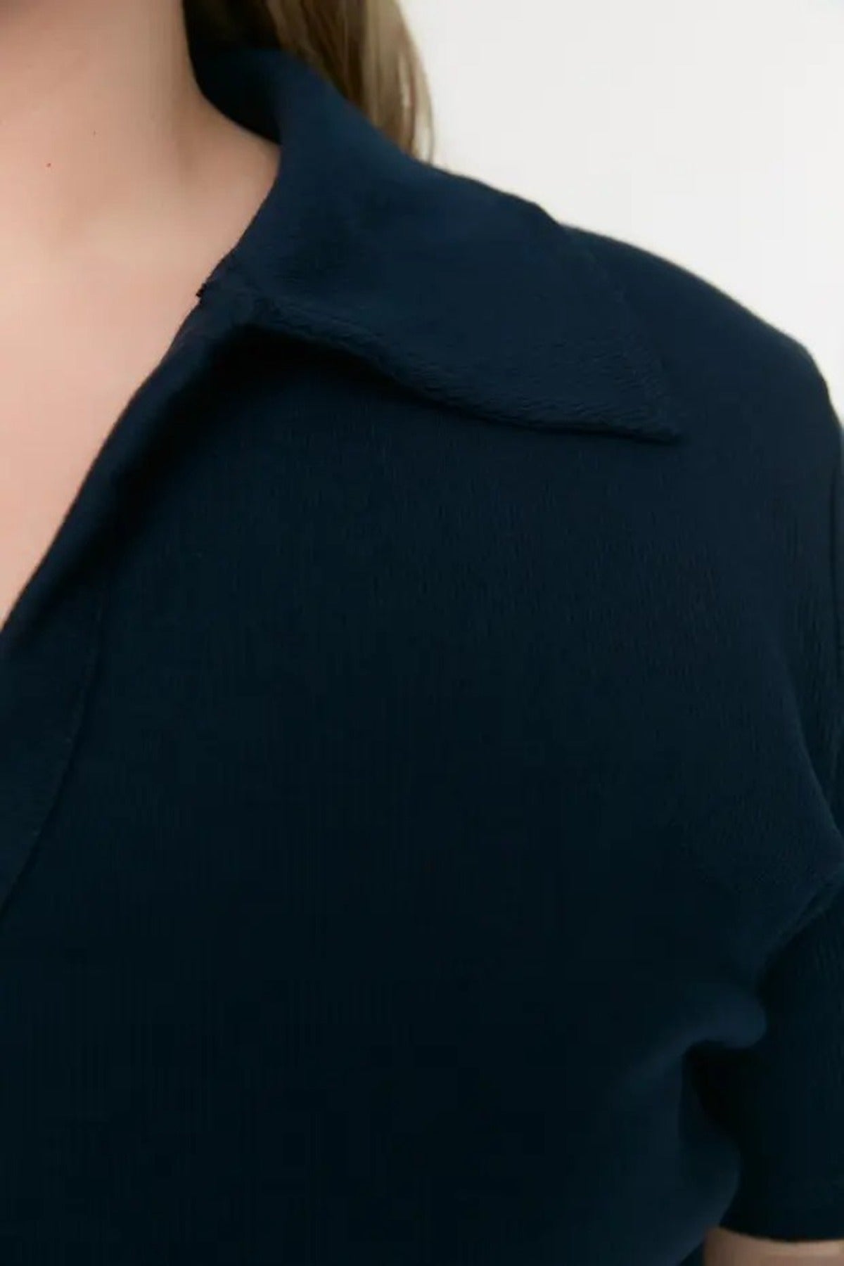 Polo Collar Body-Fitting Ribbed Knit Blouse