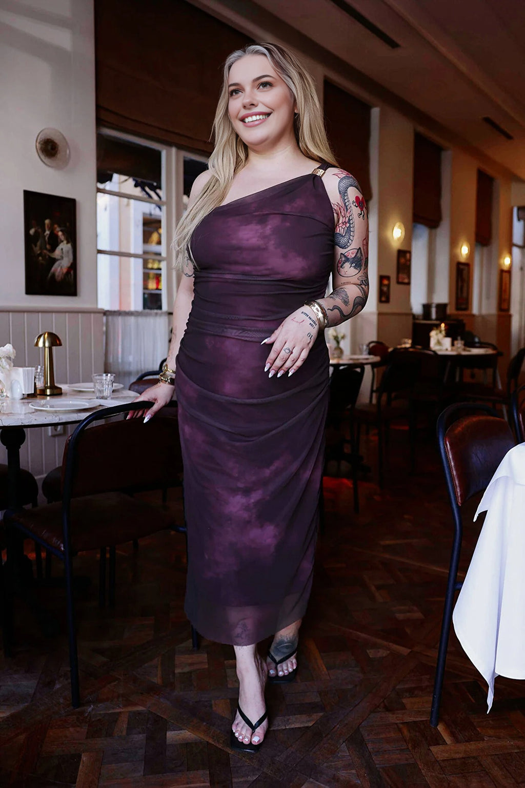 One-Sleeve Body-Fitting Accessory Detail Tulle Stretch Knit Pencil Dress