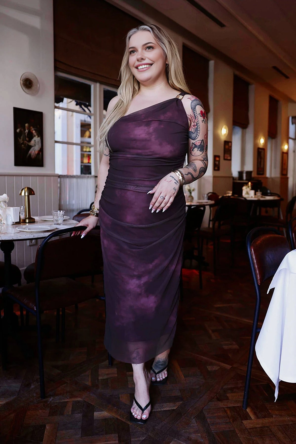 One-Sleeve Body-Fitting Accessory Detail Tulle Stretch Knit Pencil Dress