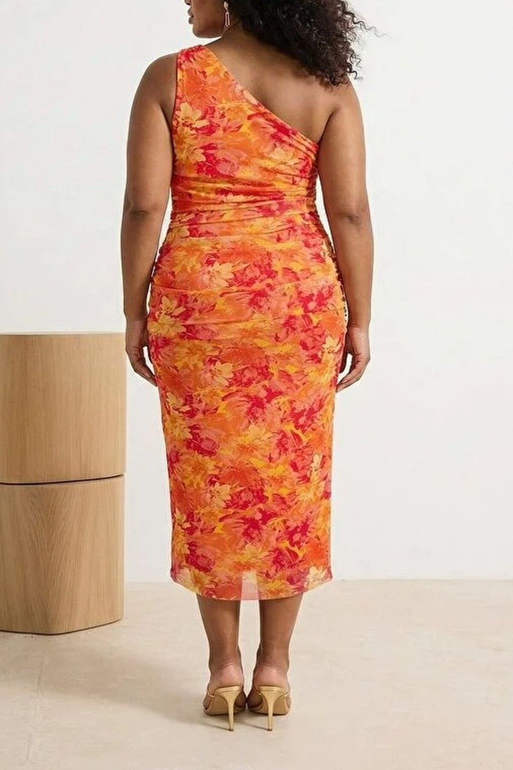 One-Sleeve Body-Fitting Accessory Detail Tulle Stretch Knit Pencil Dress