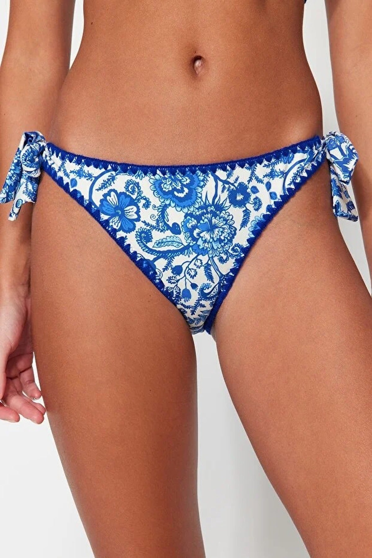 Shawl Pattern Embroidered Regular Waist Bikini Bottom