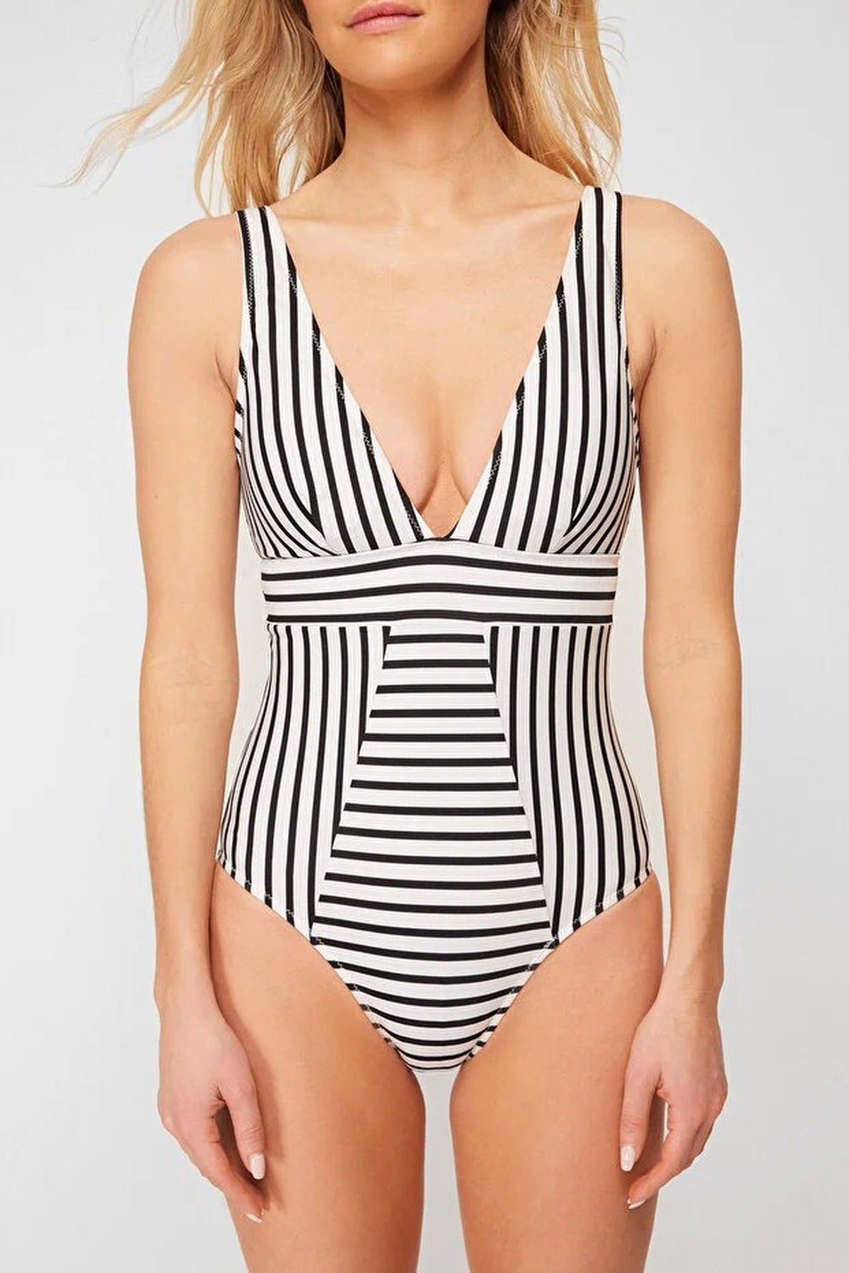 Slimming Effect V-Neck Padded Regular Swimsuit
