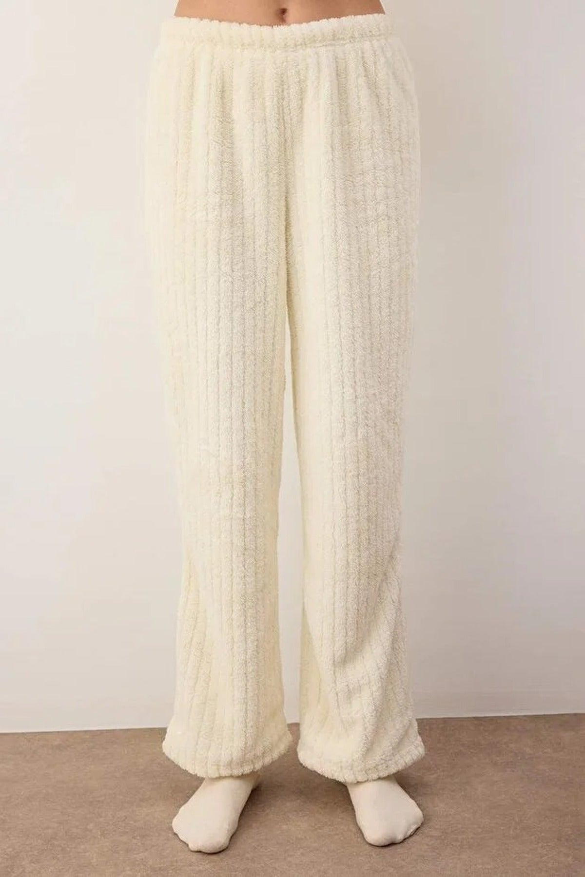 2-Piece Buttoned Pocketed Knitted Pajama Set with Floral Embroidery