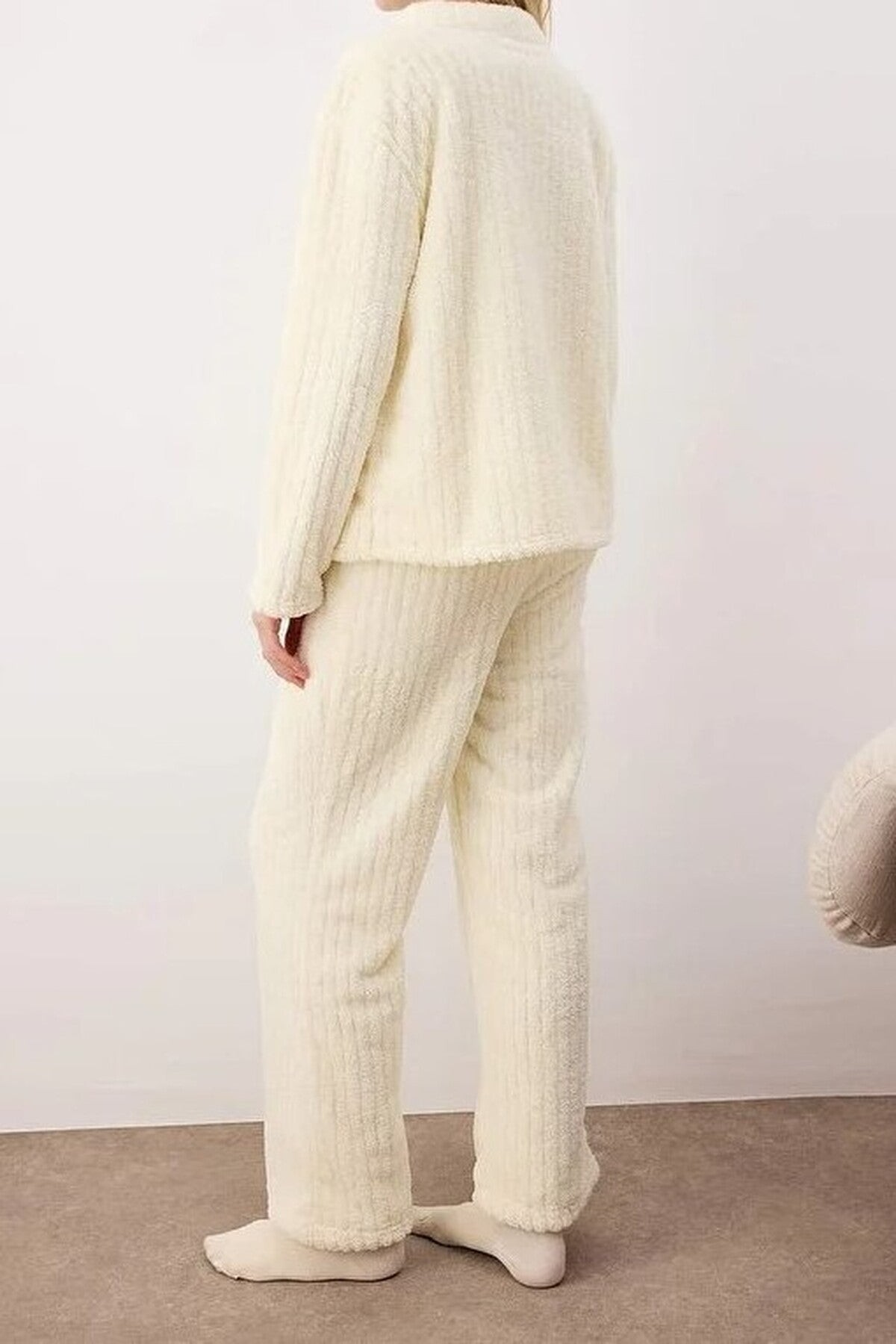 2-Piece Buttoned Pocketed Knitted Pajama Set with Floral Embroidery