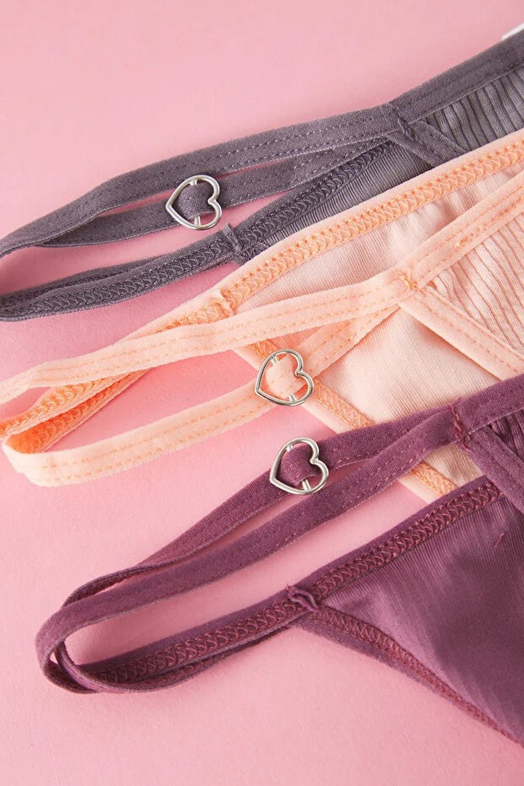 3-Pack Heart-Shaped Accessory Detail Ribbed Thong Knitted Panties