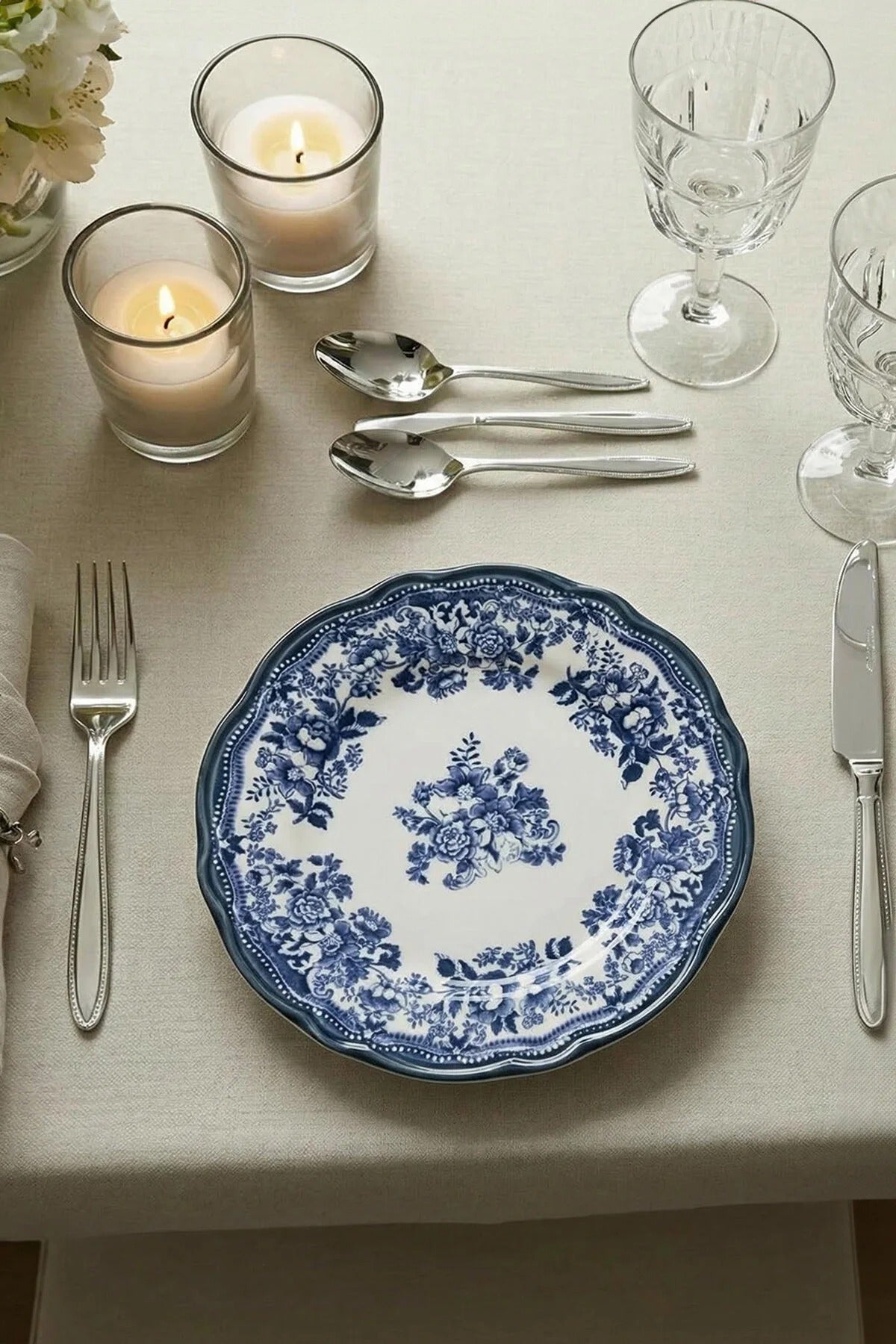 4-Piece Vintage Floral Pattern Porcelain Dessert Plate Set 21x21cm