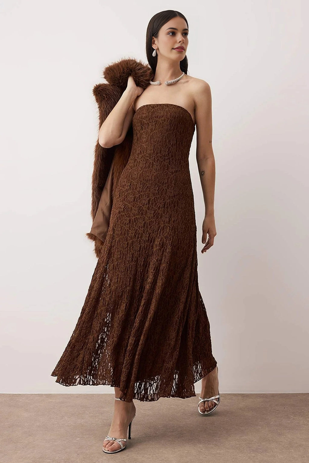 Plain Lace Strapless Midi Lined Dress