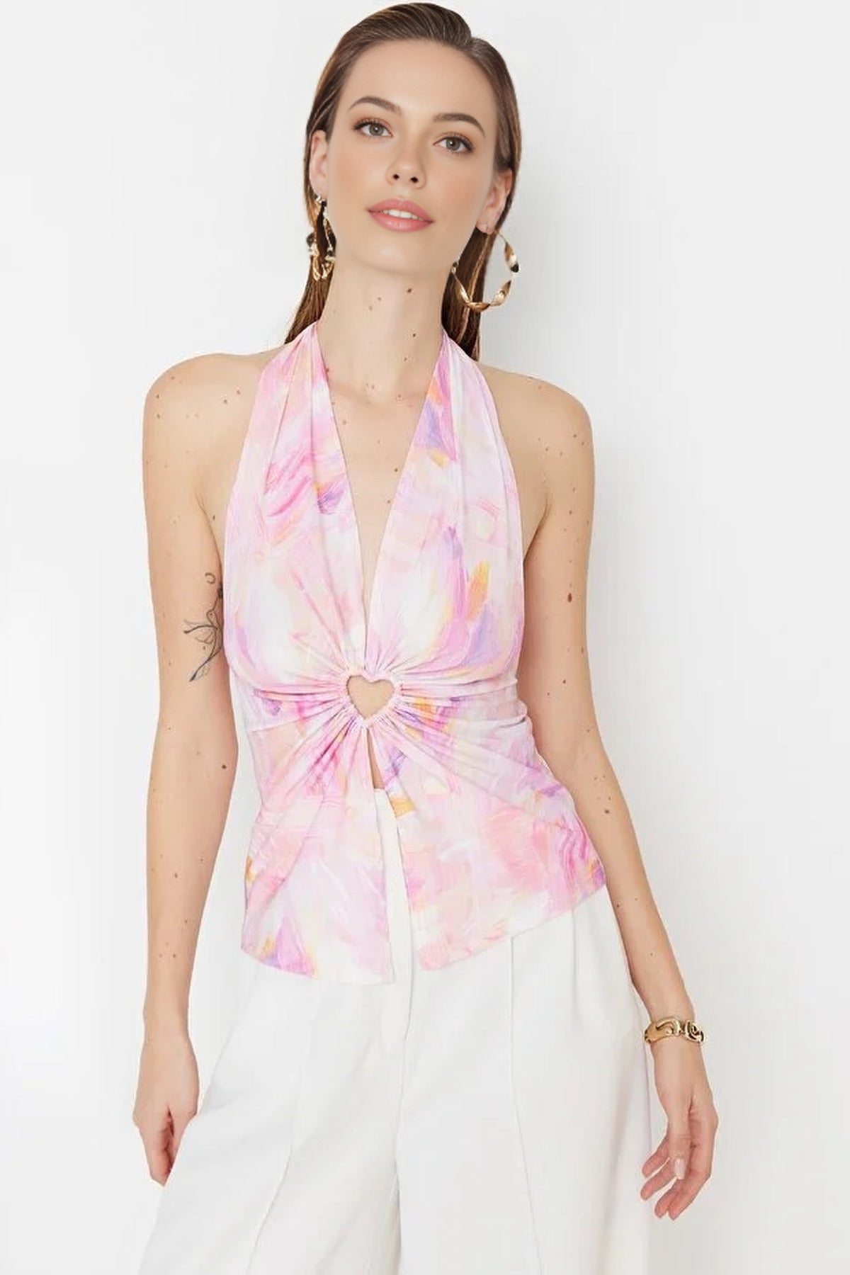 Printed Knitted Blouse with Cut-Out Detail and Accessories