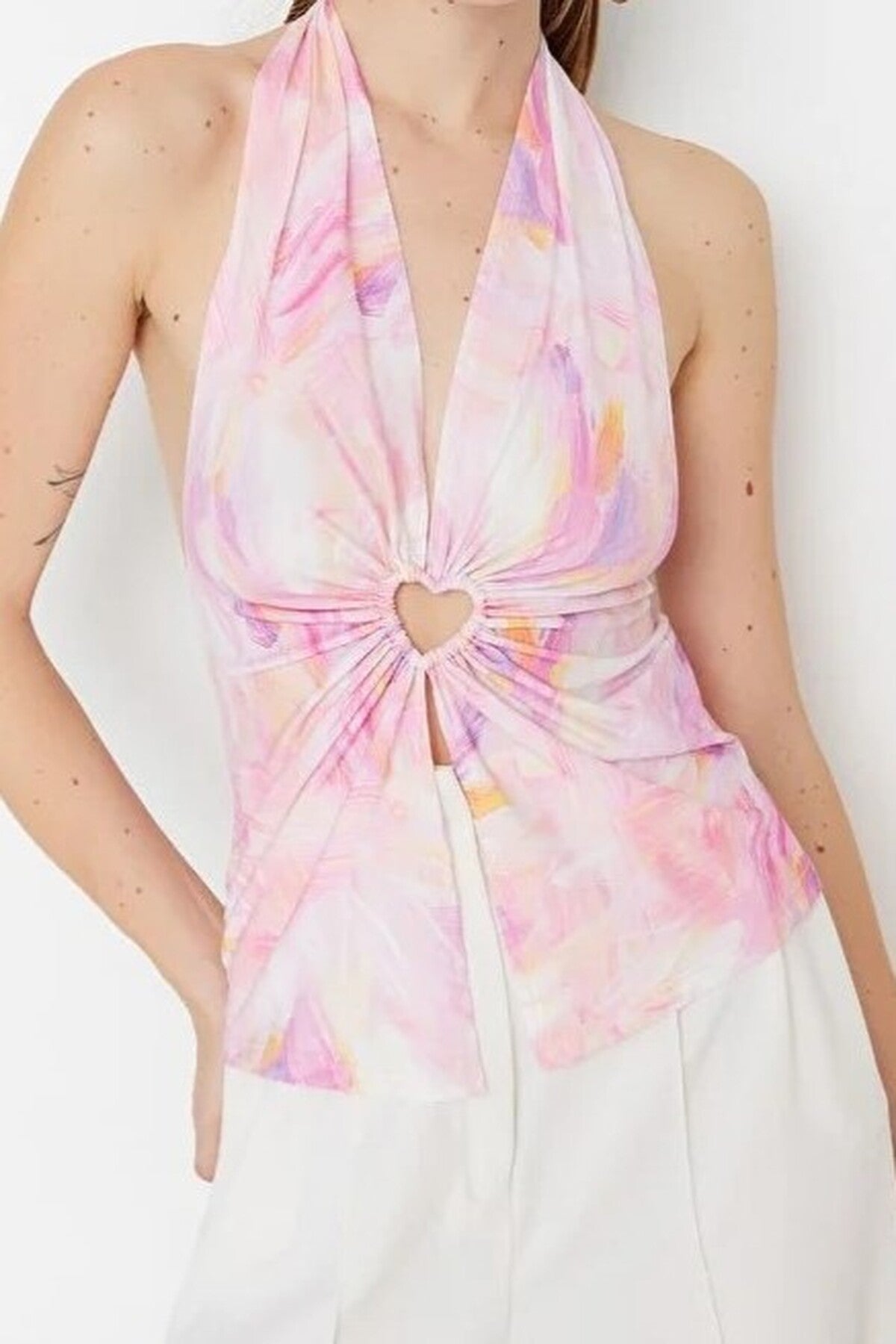 Printed Knitted Blouse with Cut-Out Detail and Accessories