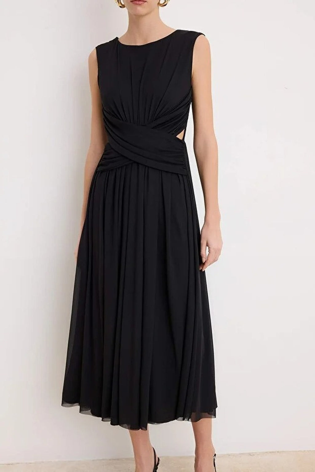 Flowy Tulle Dress with A-Line and Cut Out Detail