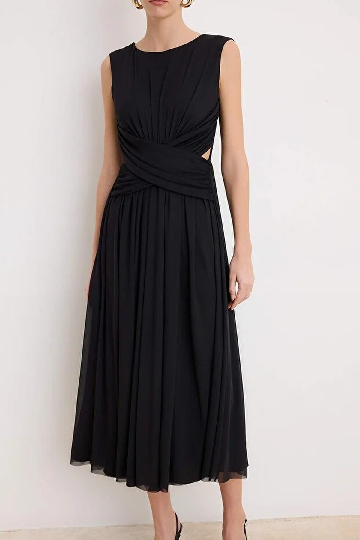 Flowy Tulle Dress with A-Line and Cut Out Detail