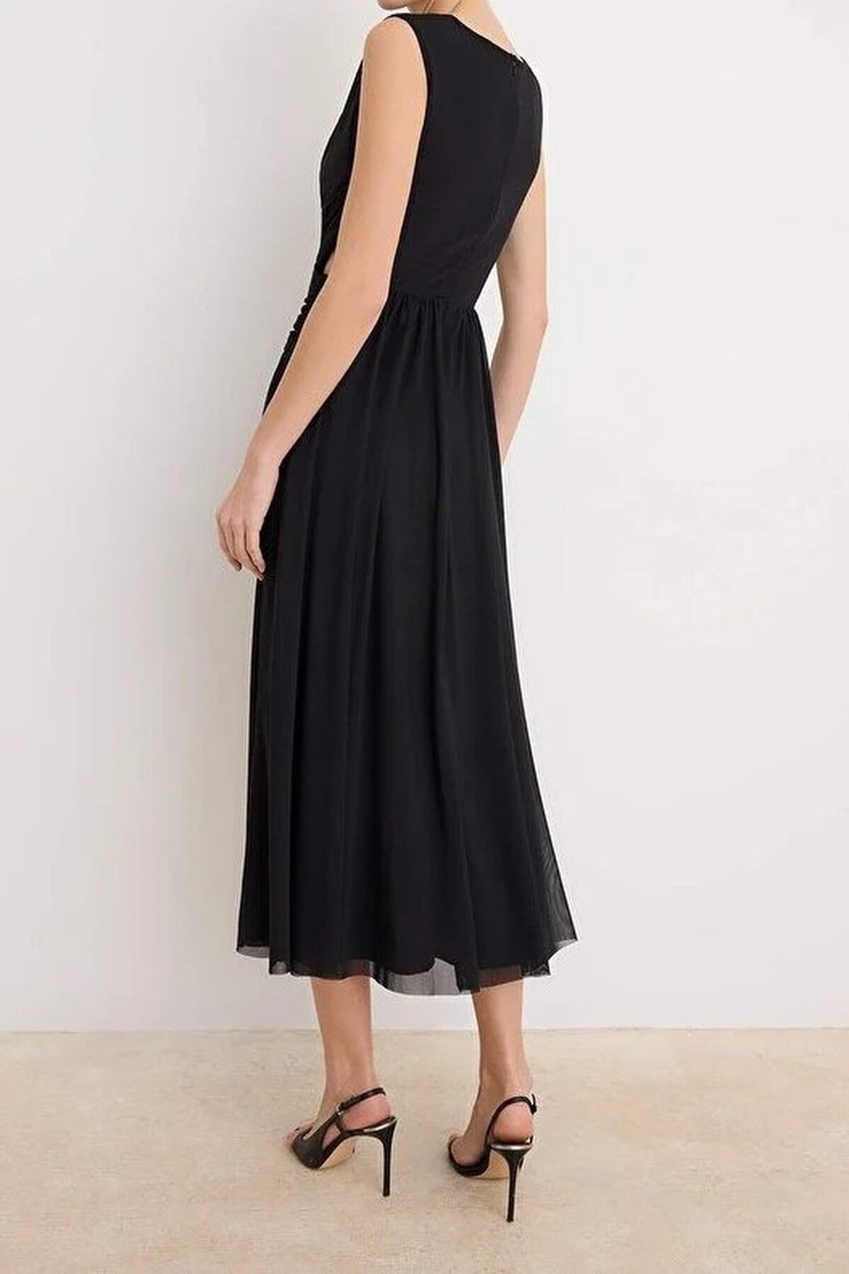 Flowy Tulle Dress with A-Line and Cut Out Detail