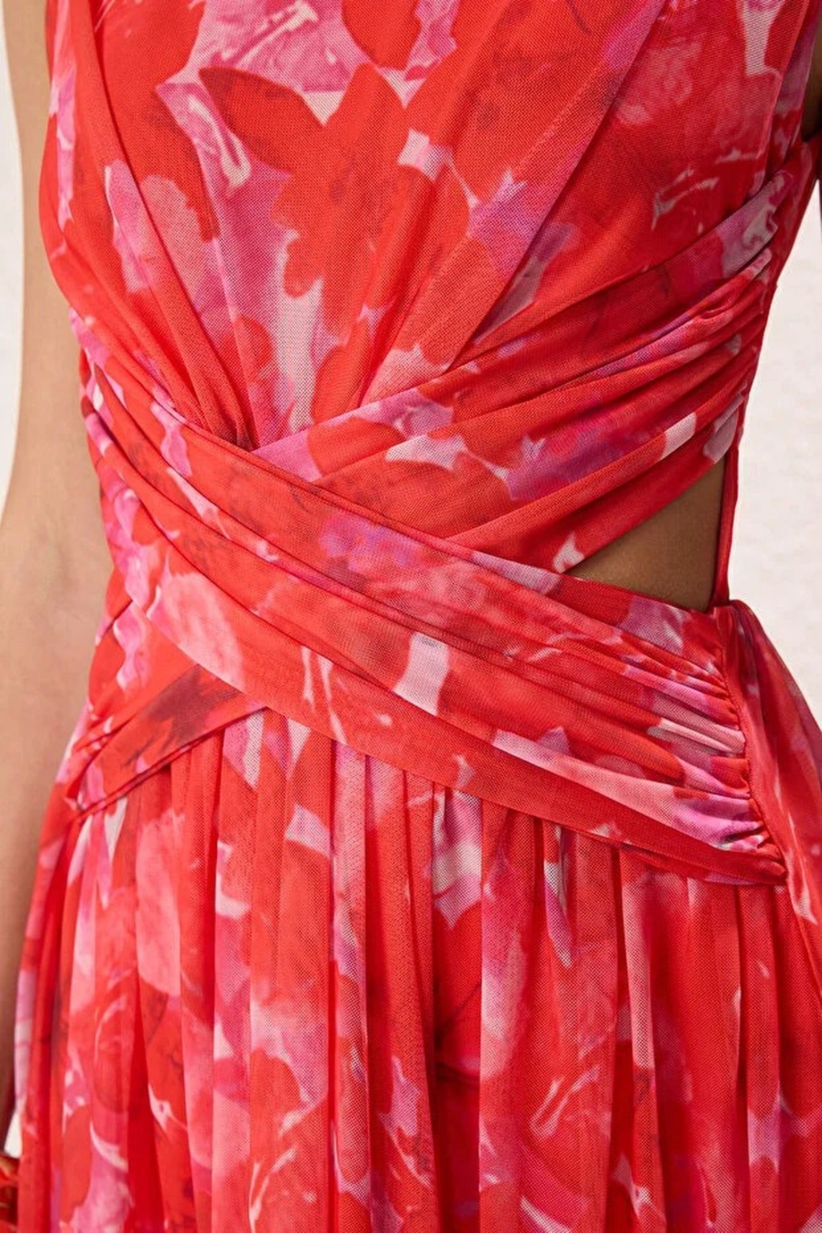 Flowy Tulle Dress with A-Line and Cut Out Detail