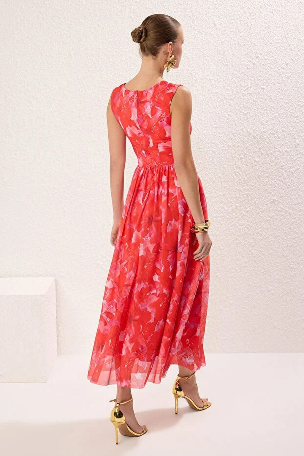 Flowy Tulle Dress with A-Line and Cut Out Detail