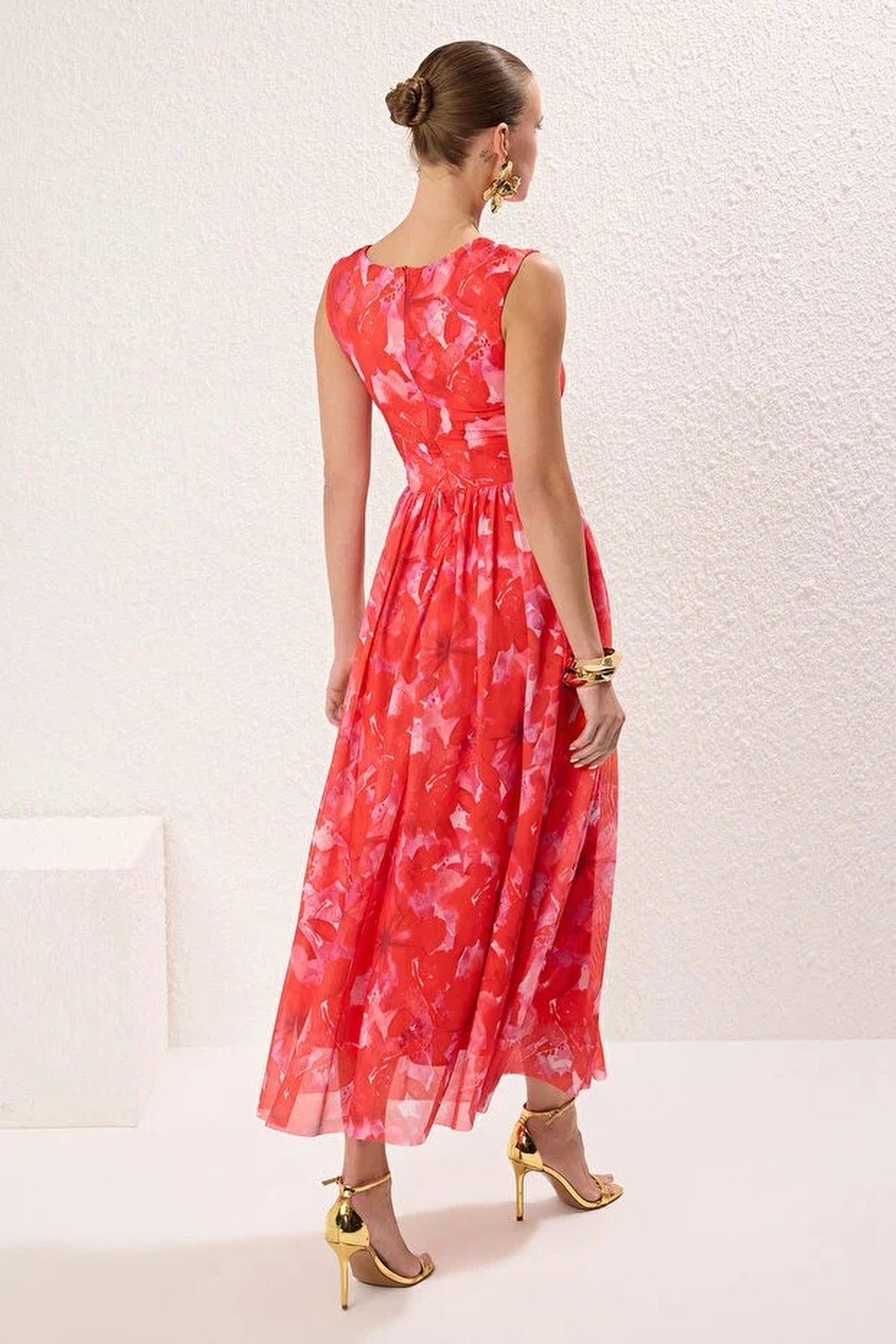 Flowy Tulle Dress with A-Line and Cut Out Detail